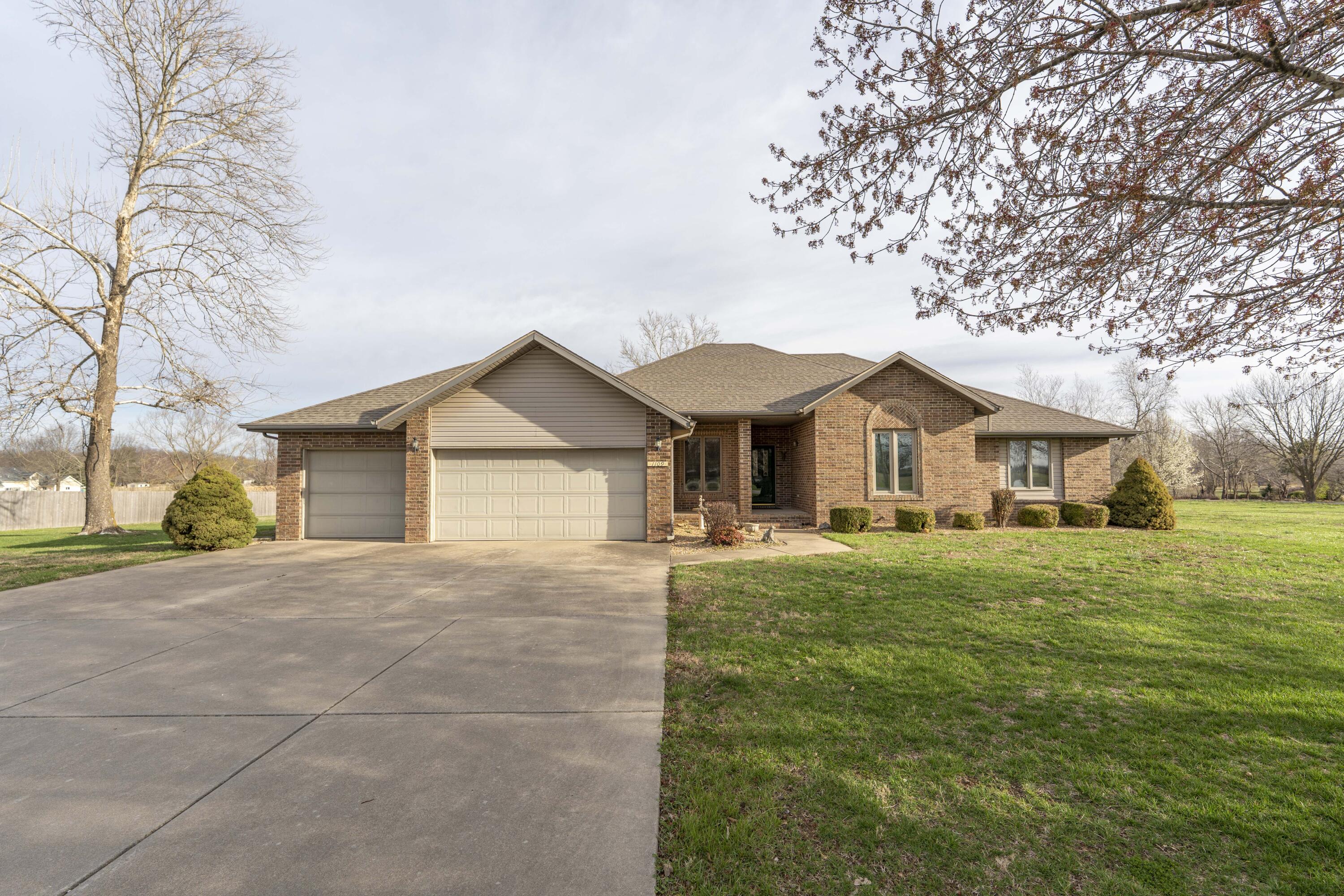 1109 West Tracker Road Property Photo 1