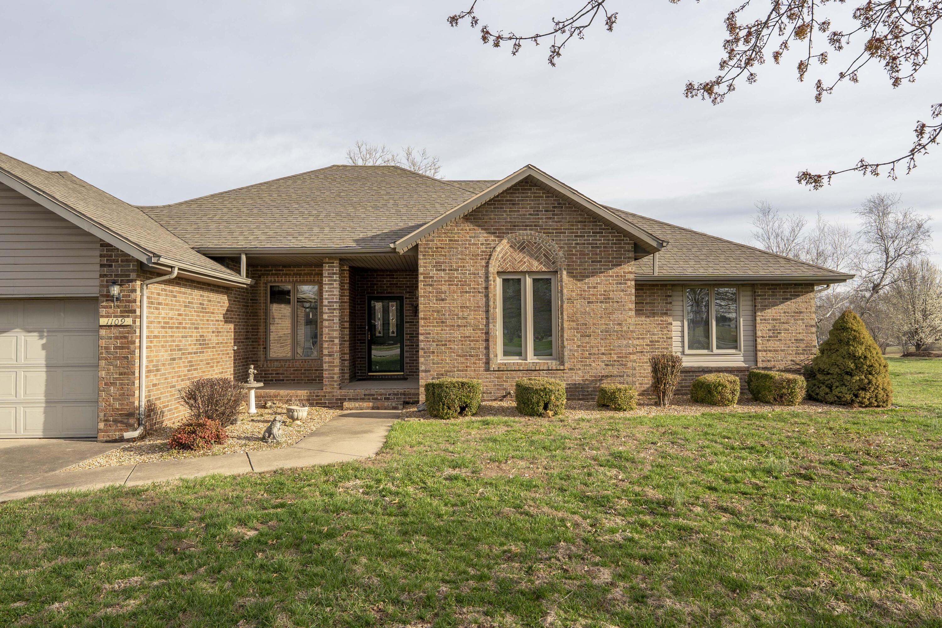1109 West Tracker Road Property Photo 2