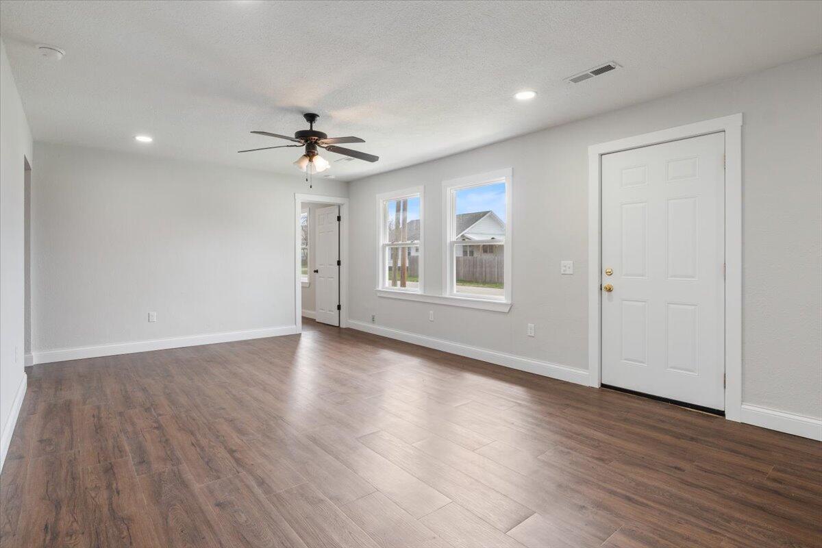 117 West Madison Street Property Photo 4