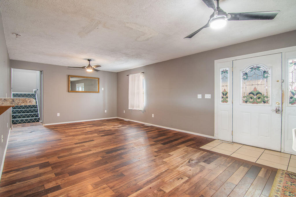 27 Crestview Street Property Photo 3