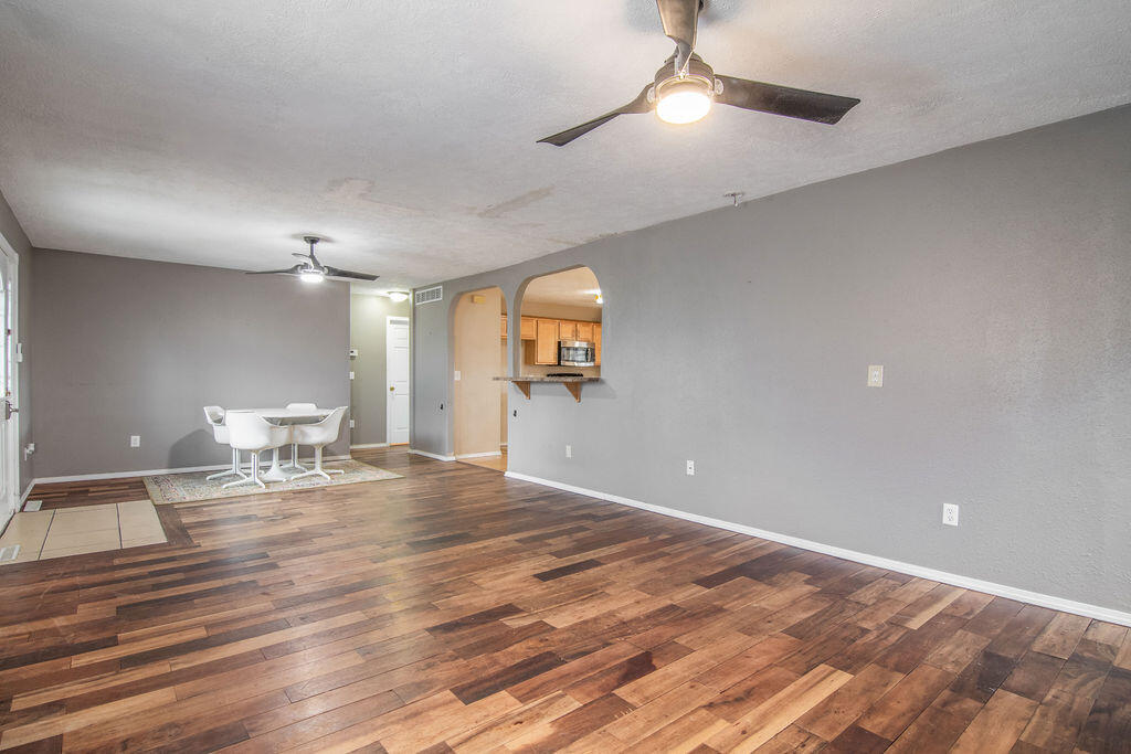27 Crestview Street Property Photo 6