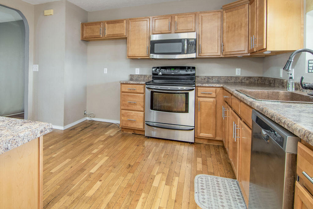 27 Crestview Street Property Photo 9