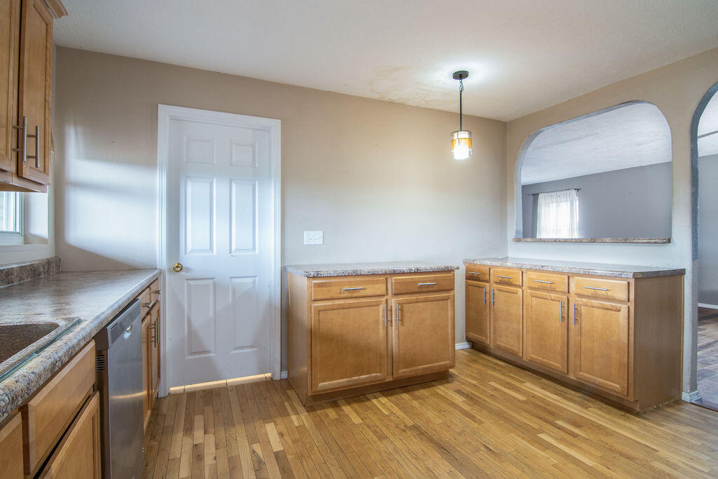 27 Crestview Street Property Photo 10