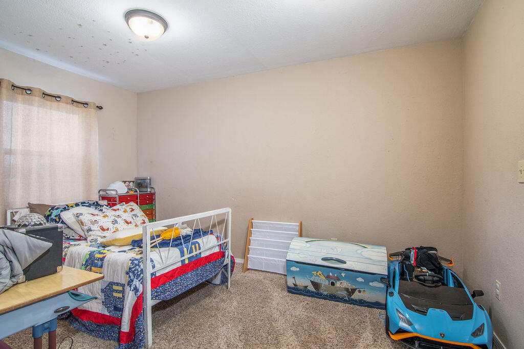 27 Crestview Street Property Photo 13
