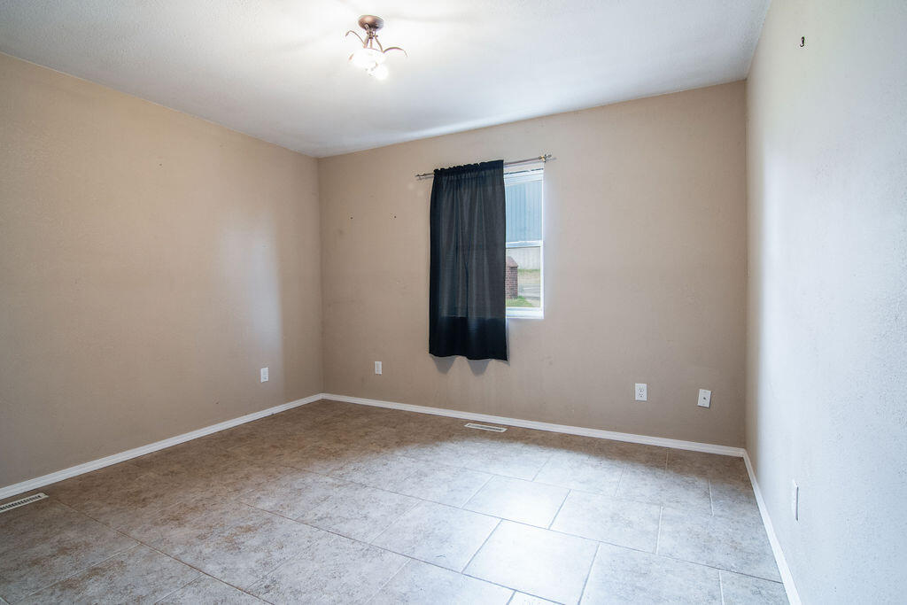27 Crestview Street Property Photo 18