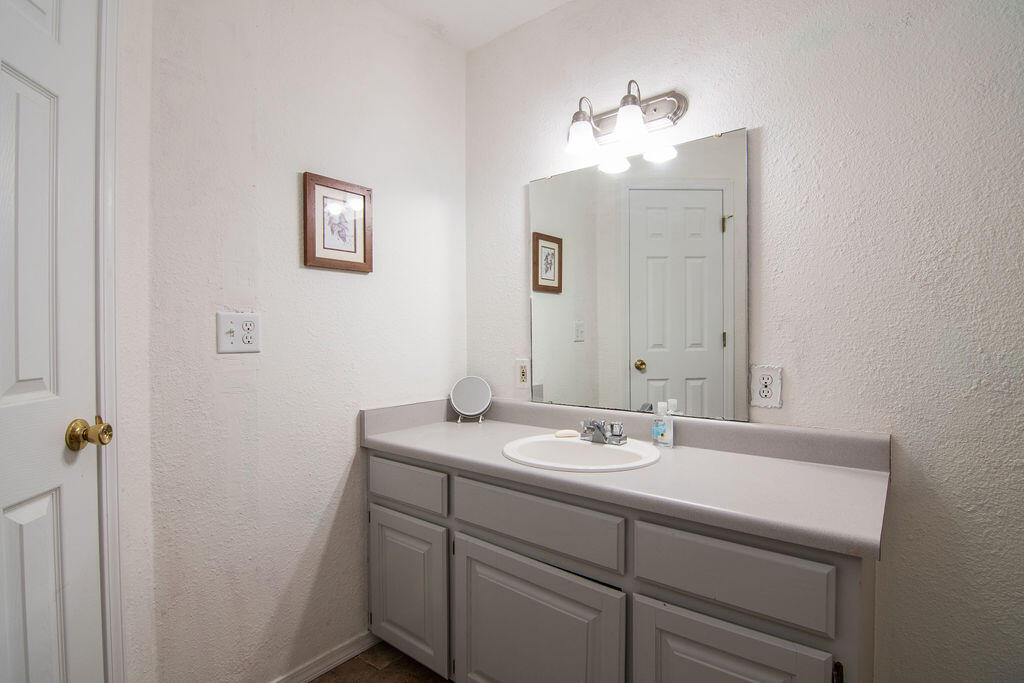 27 Crestview Street Property Photo 20