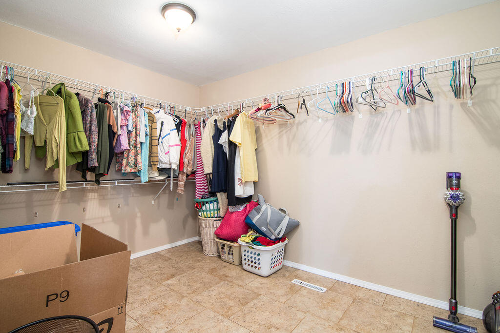 27 Crestview Street Property Photo 22