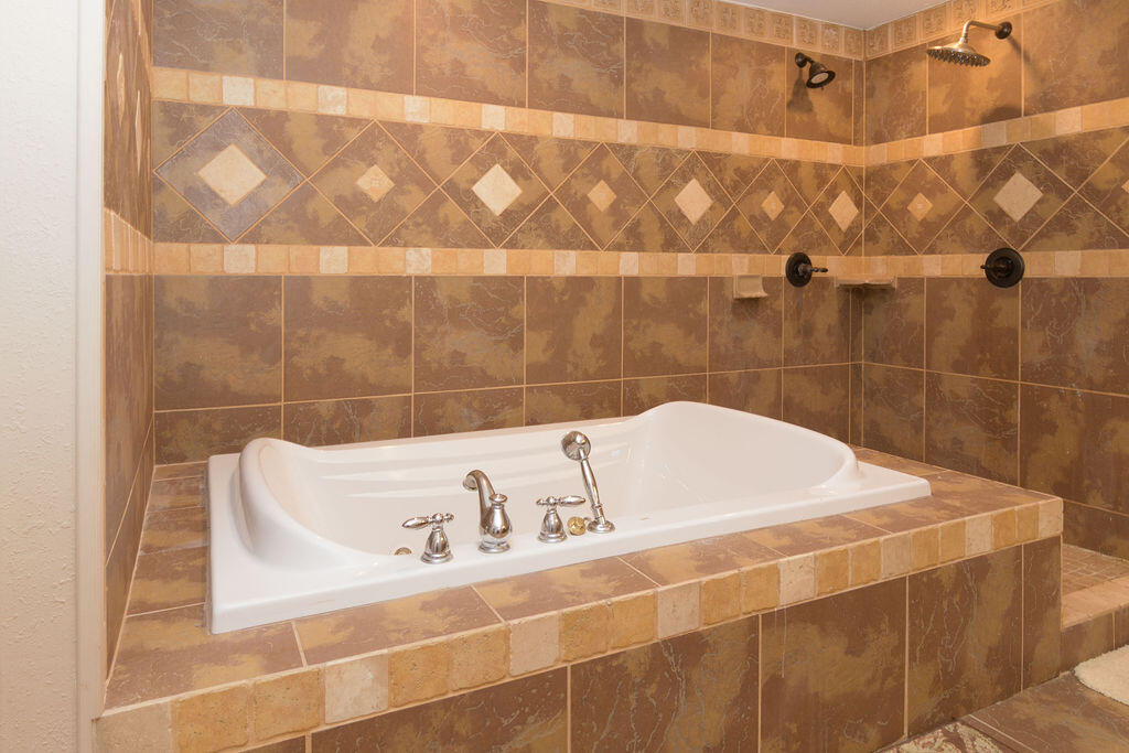 27 Crestview Street Property Photo 30