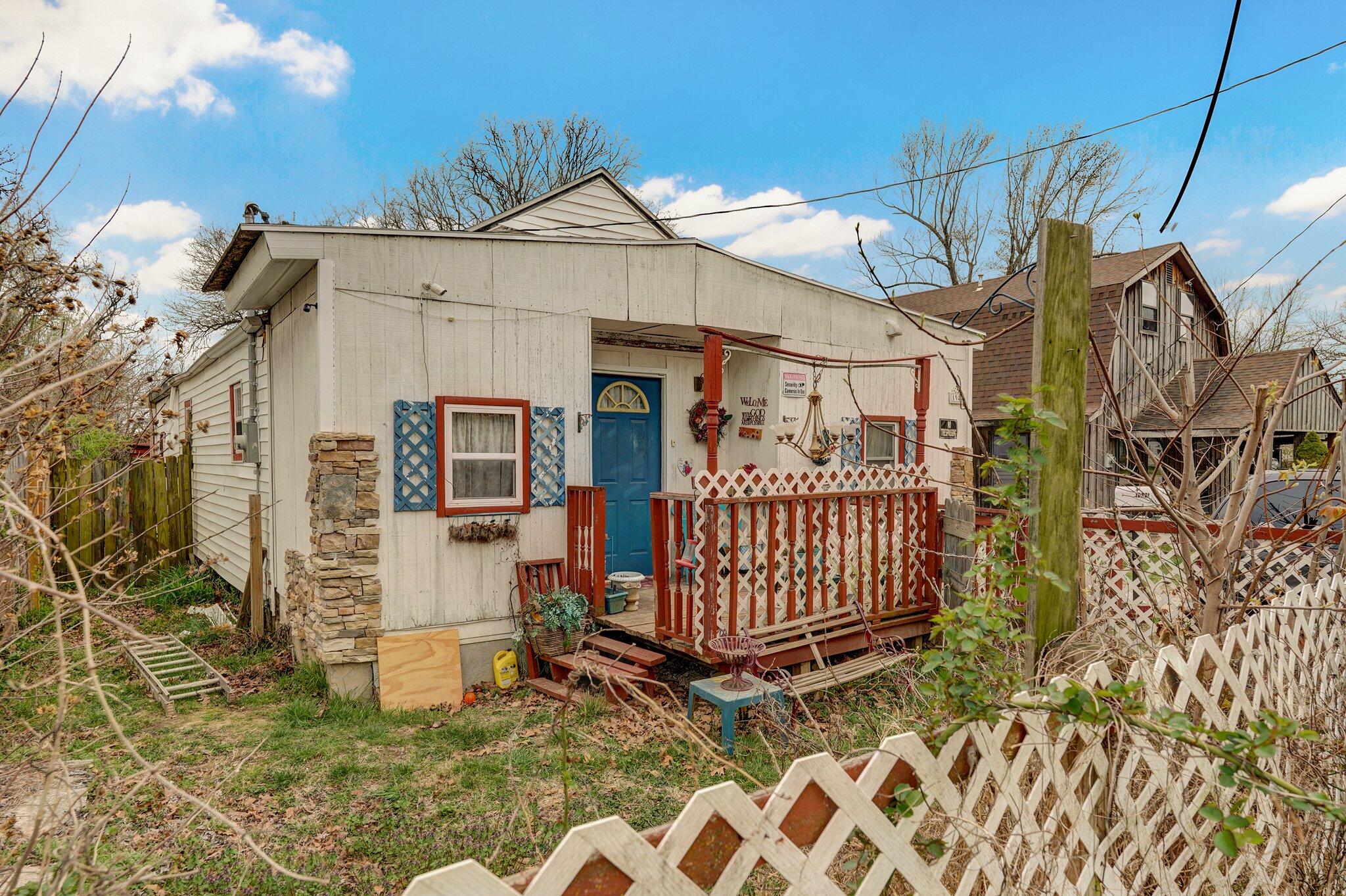 1944 West Thoman Street Property Photo 1