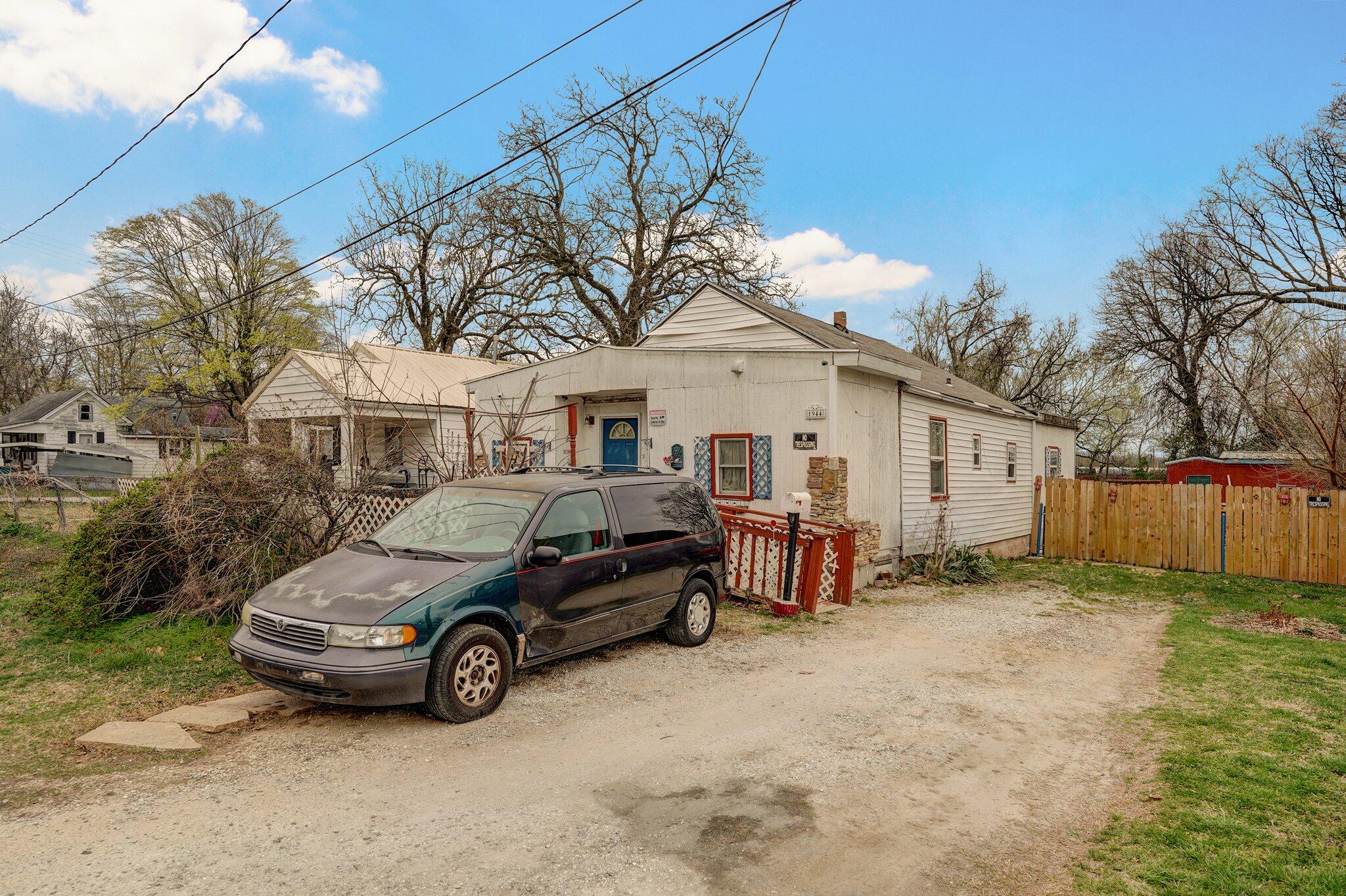 1944 West Thoman Street Property Photo 2