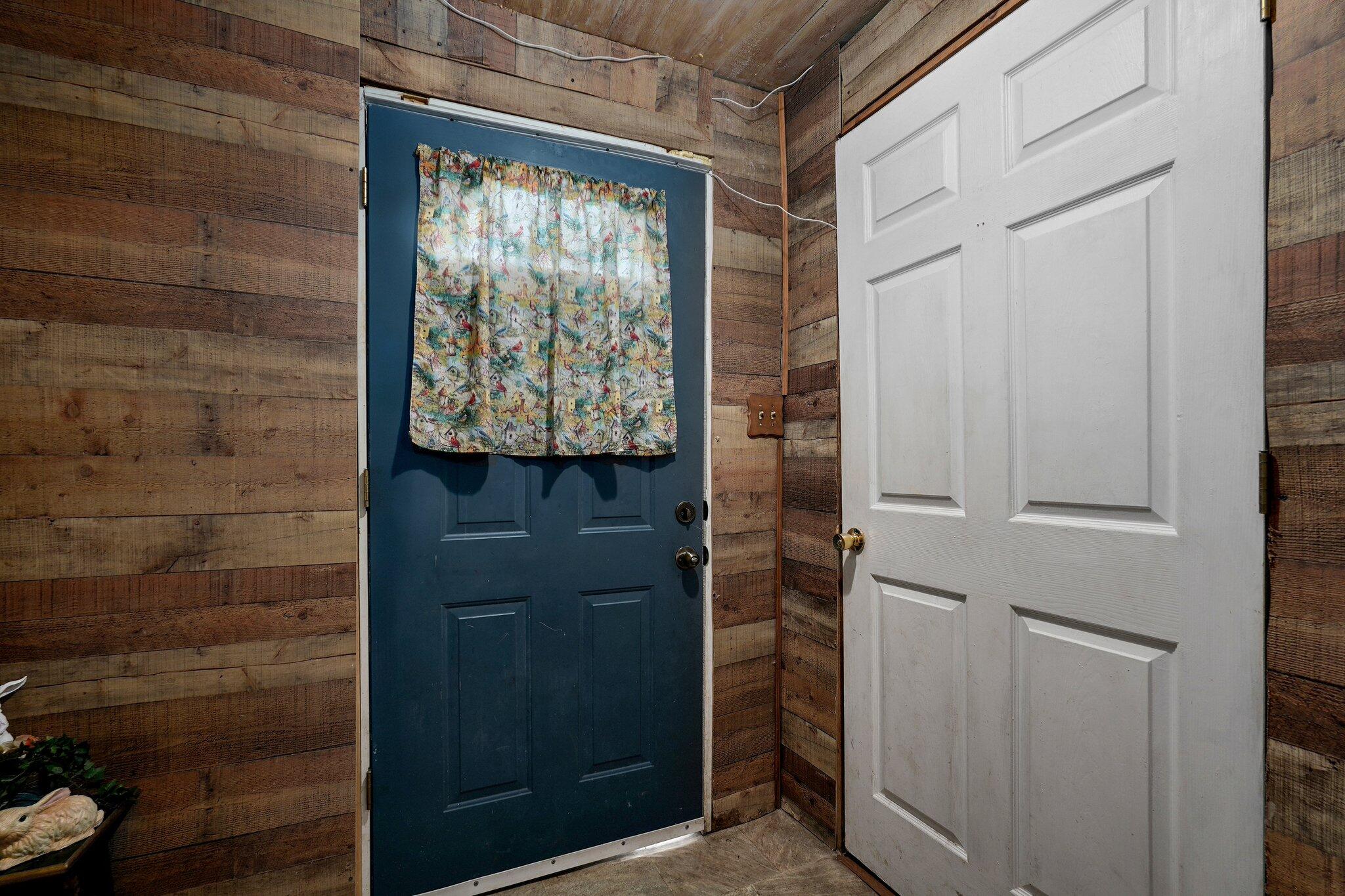 1944 West Thoman Street Property Photo 4