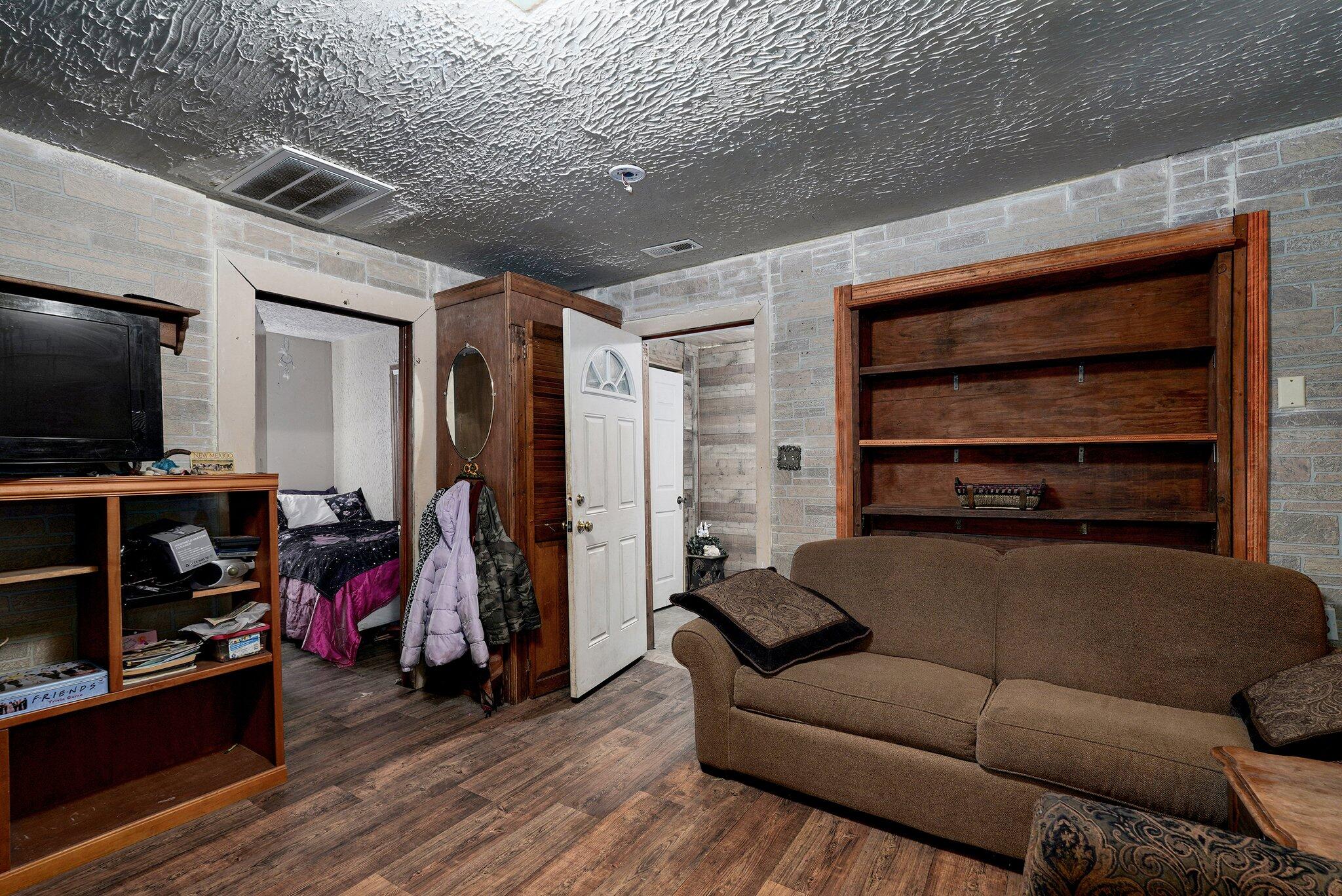 1944 West Thoman Street Property Photo 5