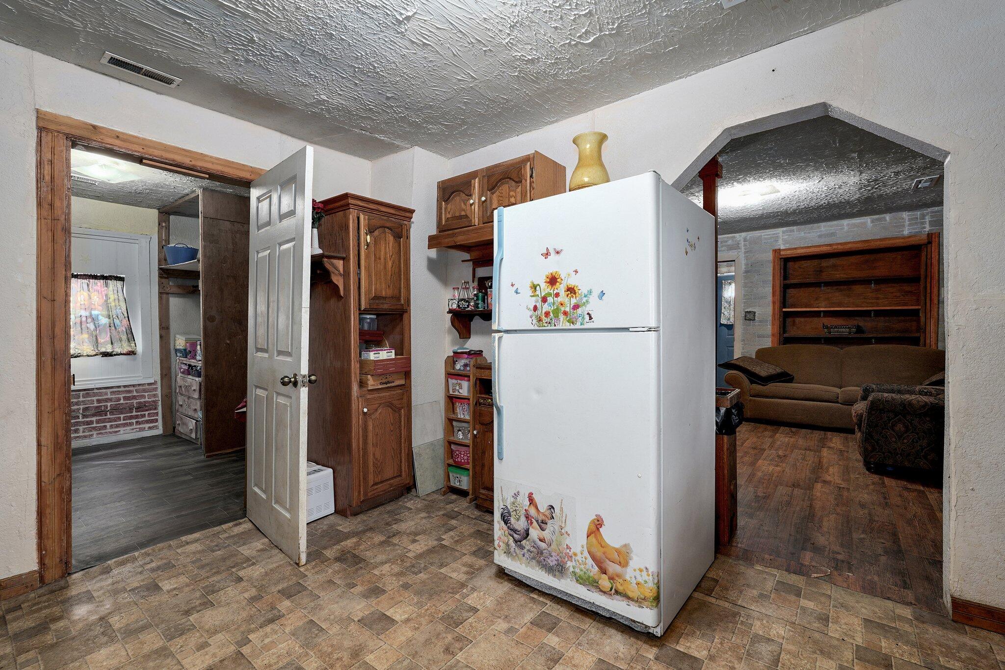 1944 West Thoman Street Property Photo 9