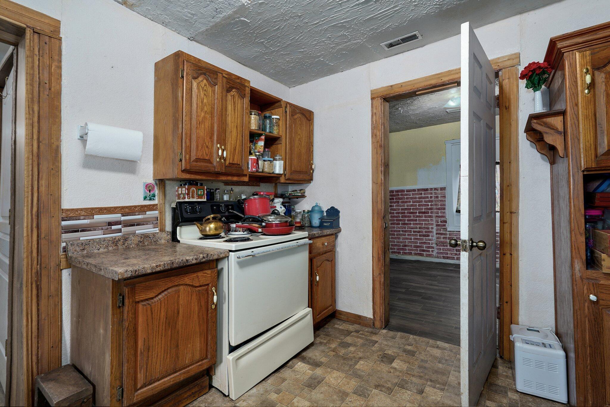1944 West Thoman Street Property Photo 10