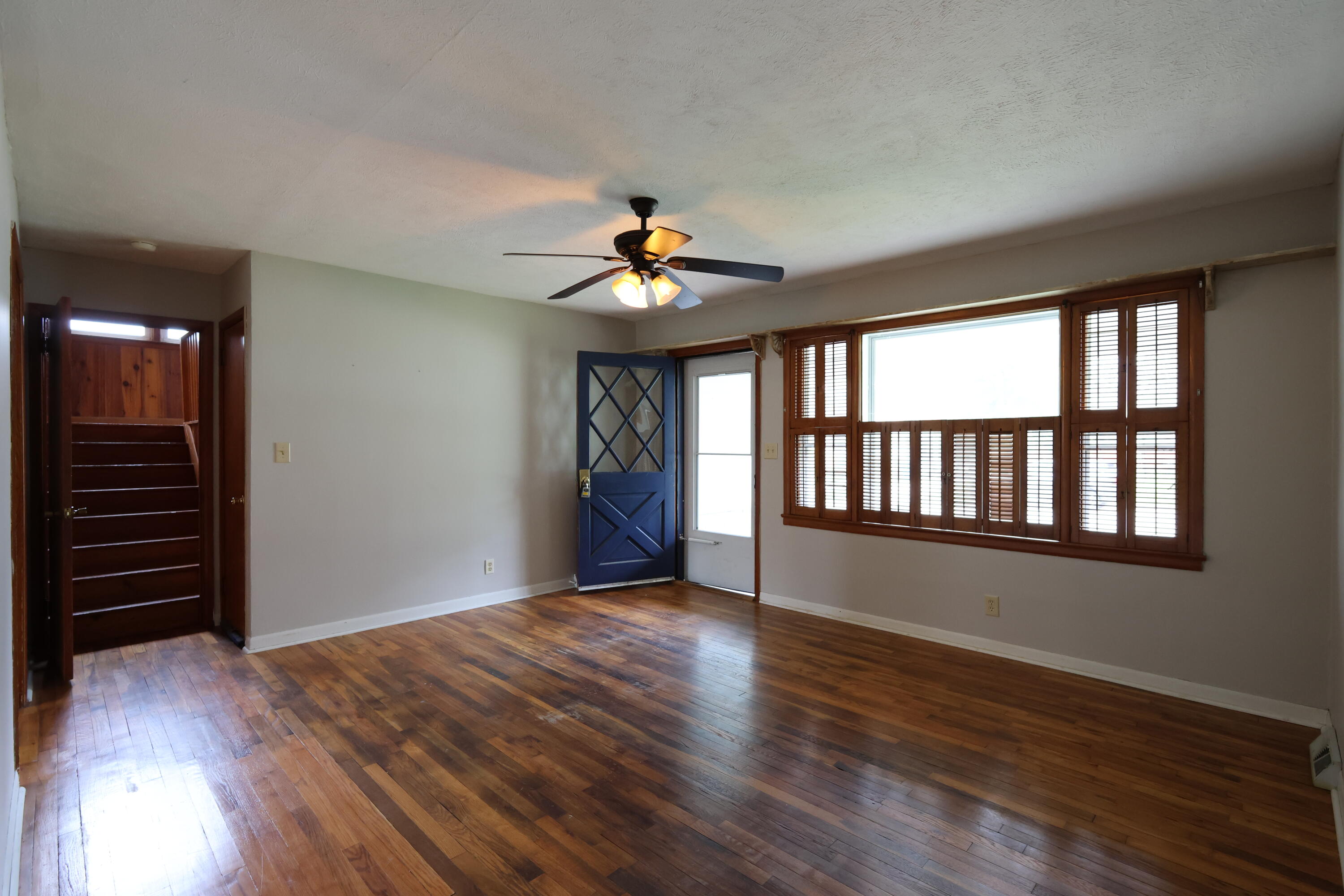 1927 South Weaver Avenue Property Photo 6