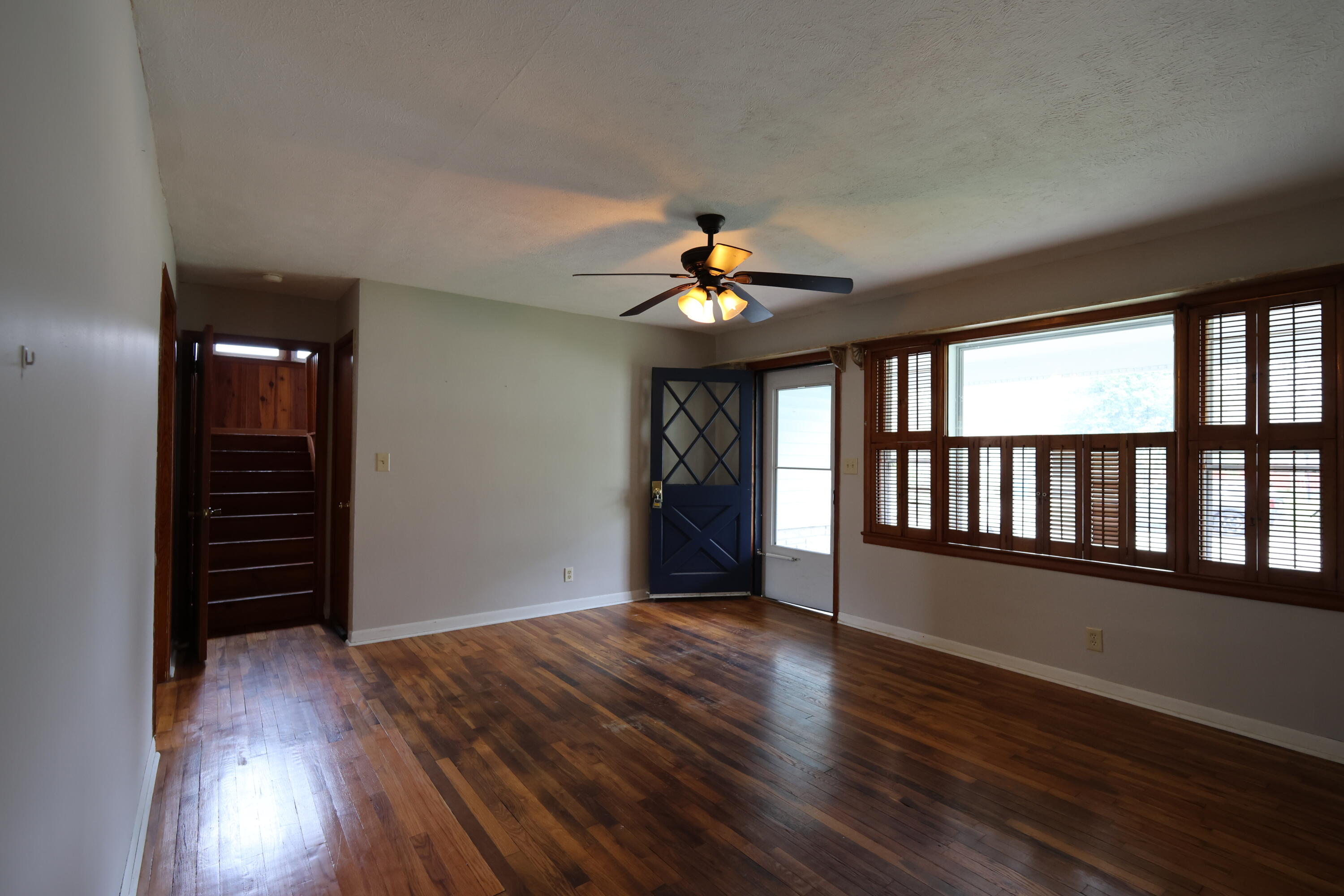 1927 South Weaver Avenue Property Photo 7