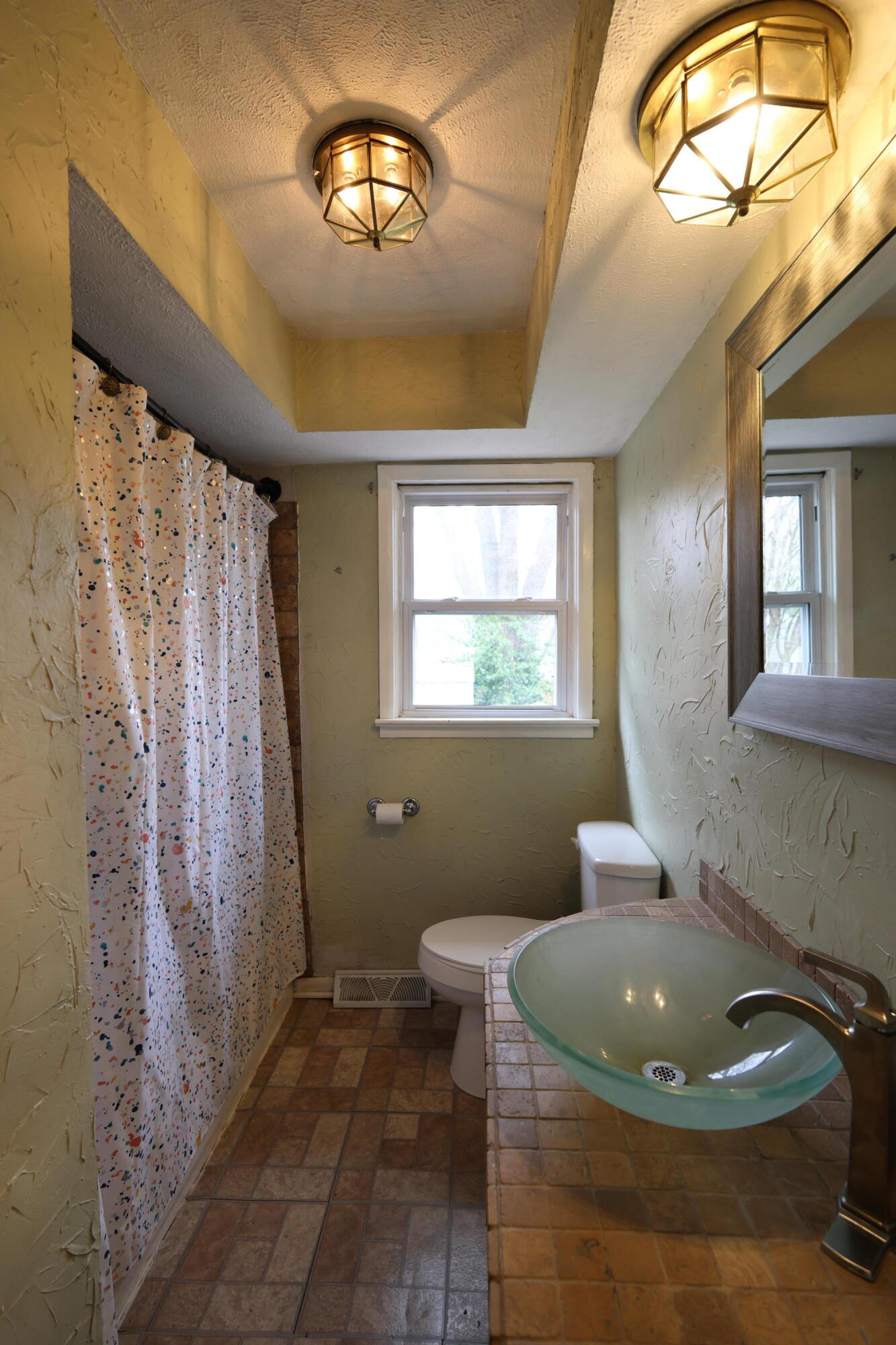 1927 South Weaver Avenue Property Photo 13