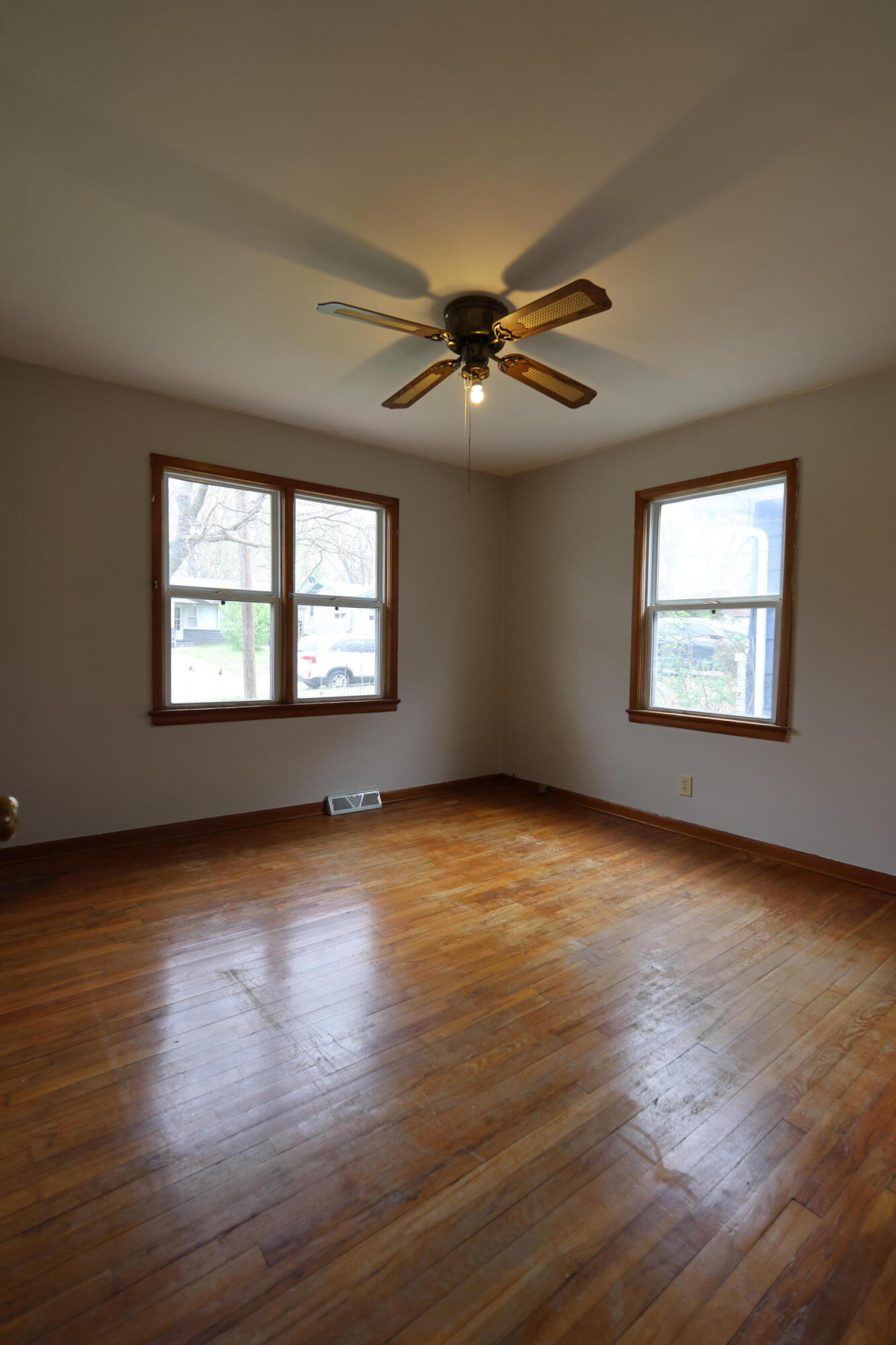1927 South Weaver Avenue Property Photo 14