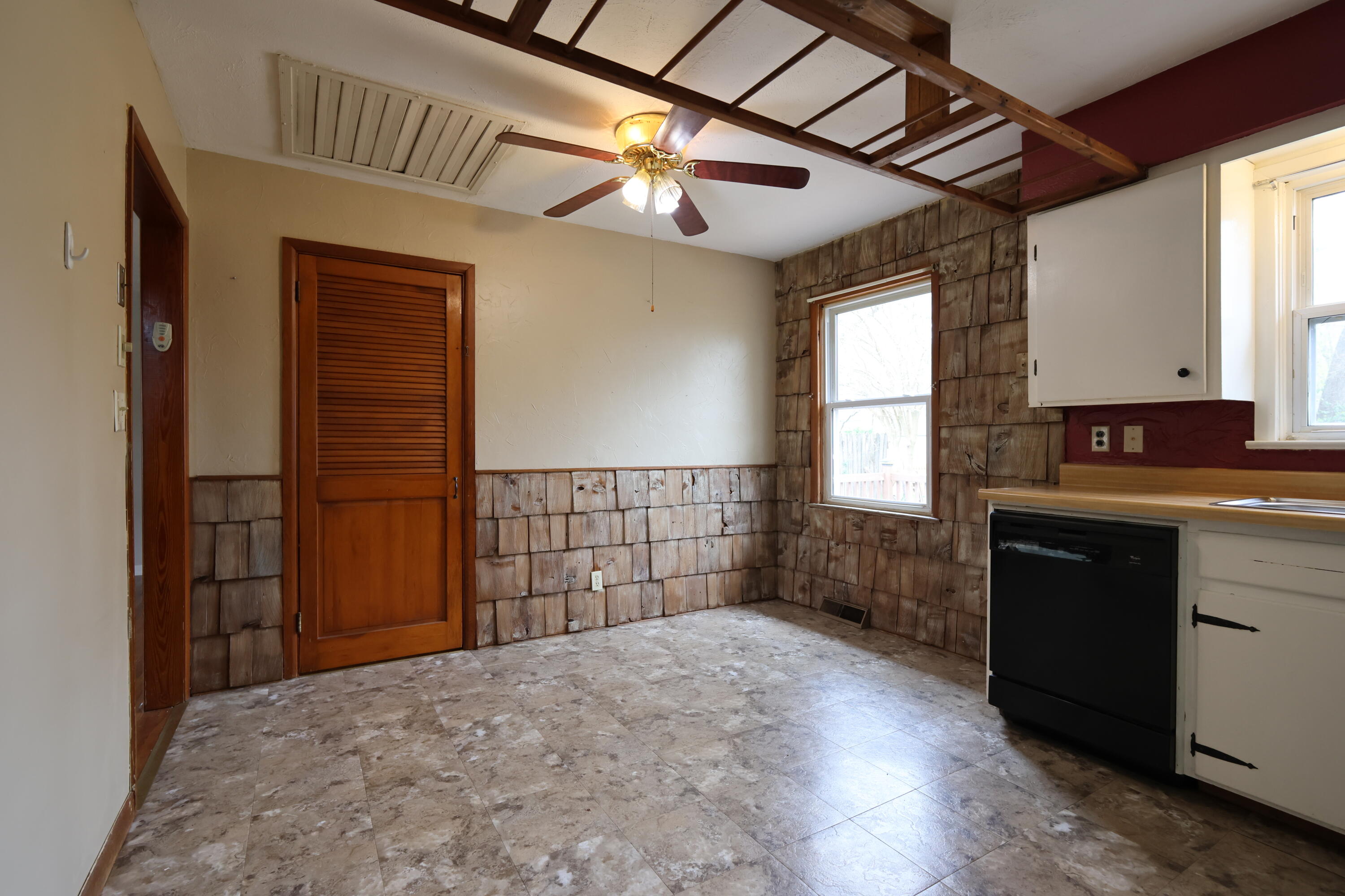 1927 South Weaver Avenue Property Photo 21