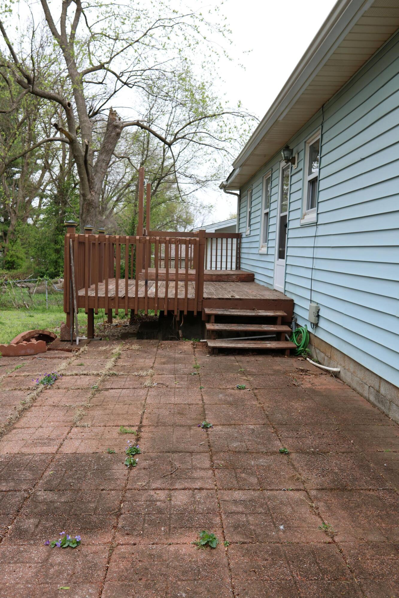 1927 South Weaver Avenue Property Photo 26