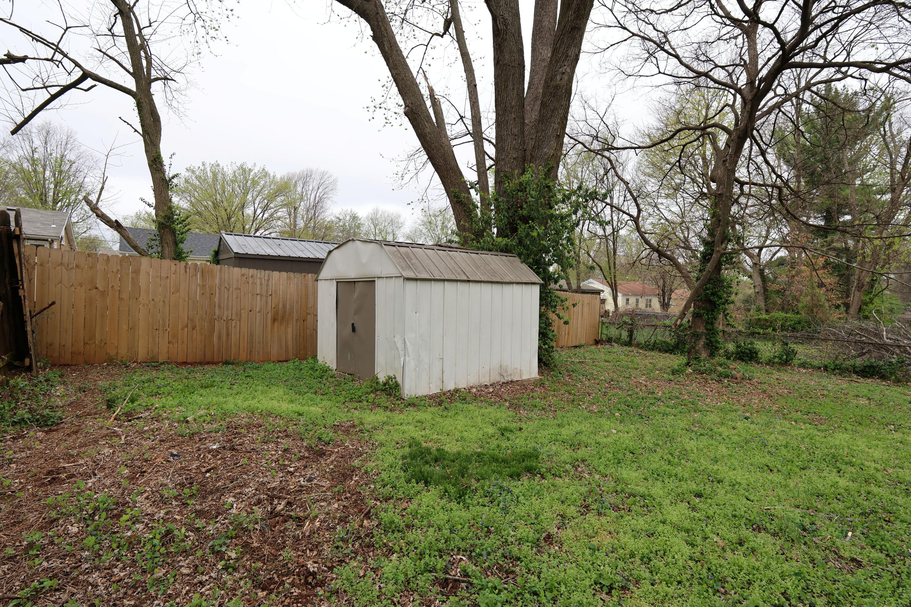 1927 South Weaver Avenue Property Photo 29