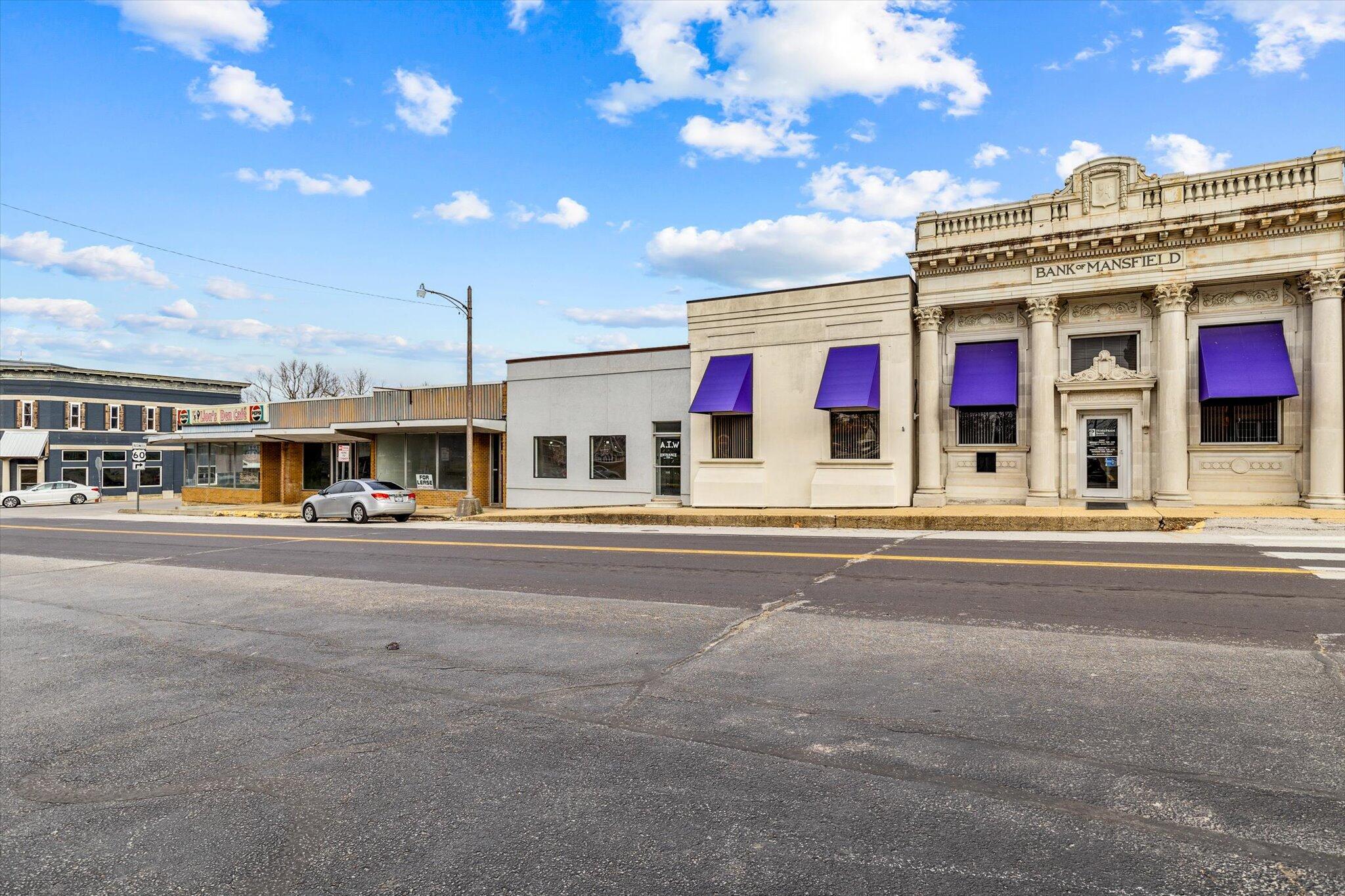 106 East Commercial Street Property Photo