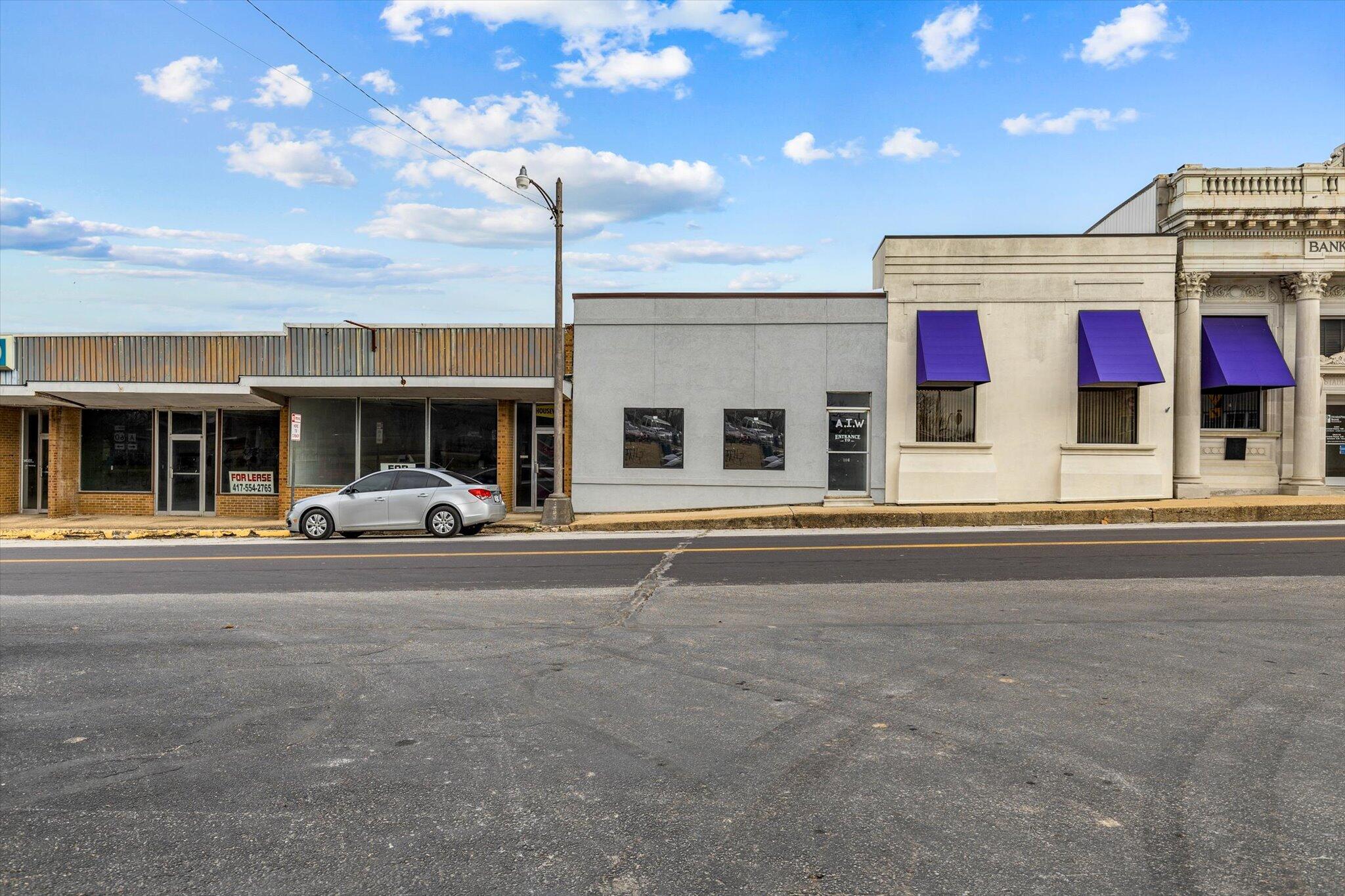 106 East Commercial Street Property Photo 2