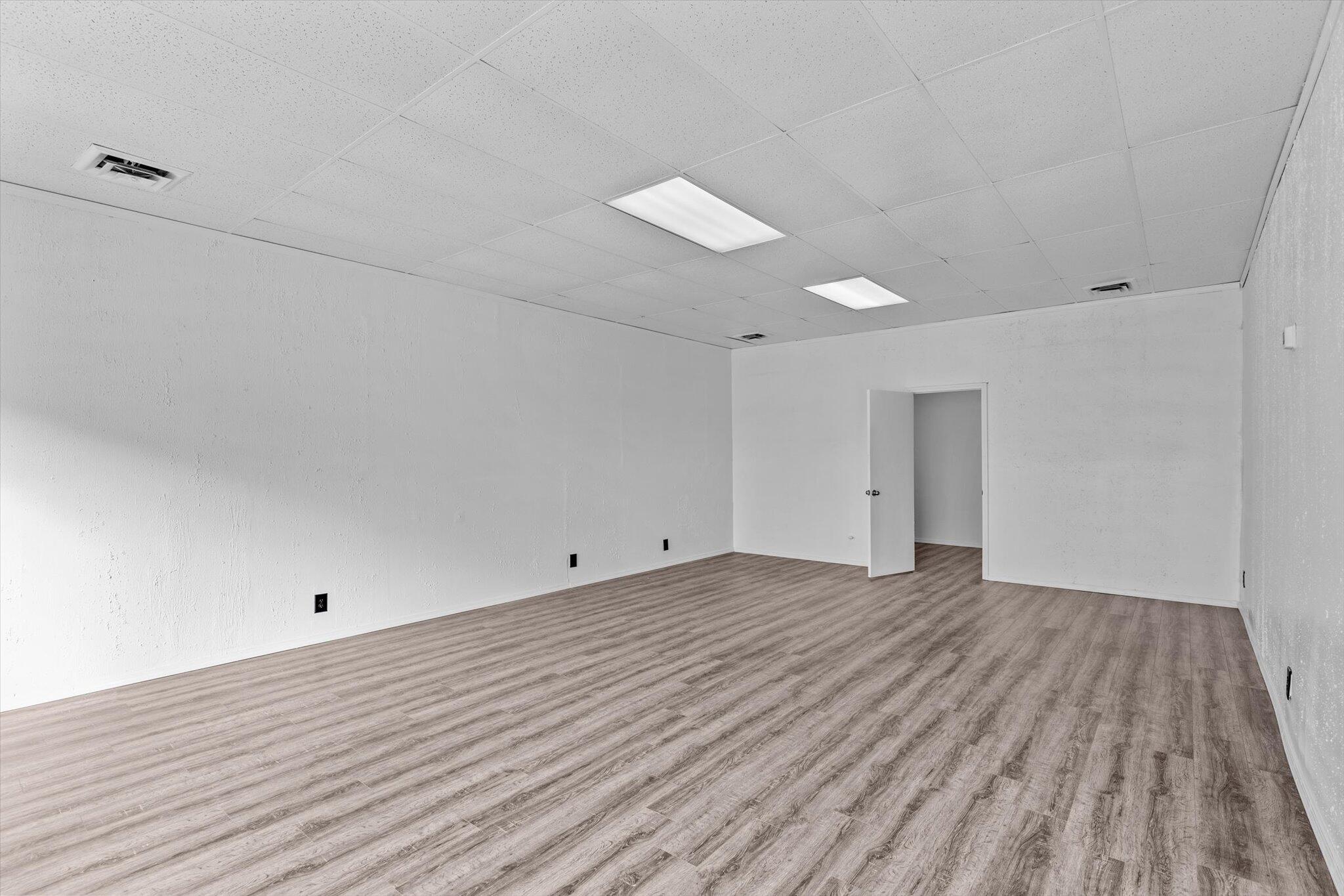 106 East Commercial Street Property Photo 4