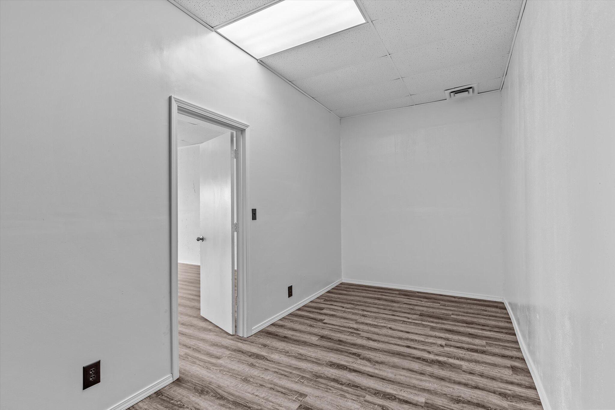 106 East Commercial Street Property Photo 6