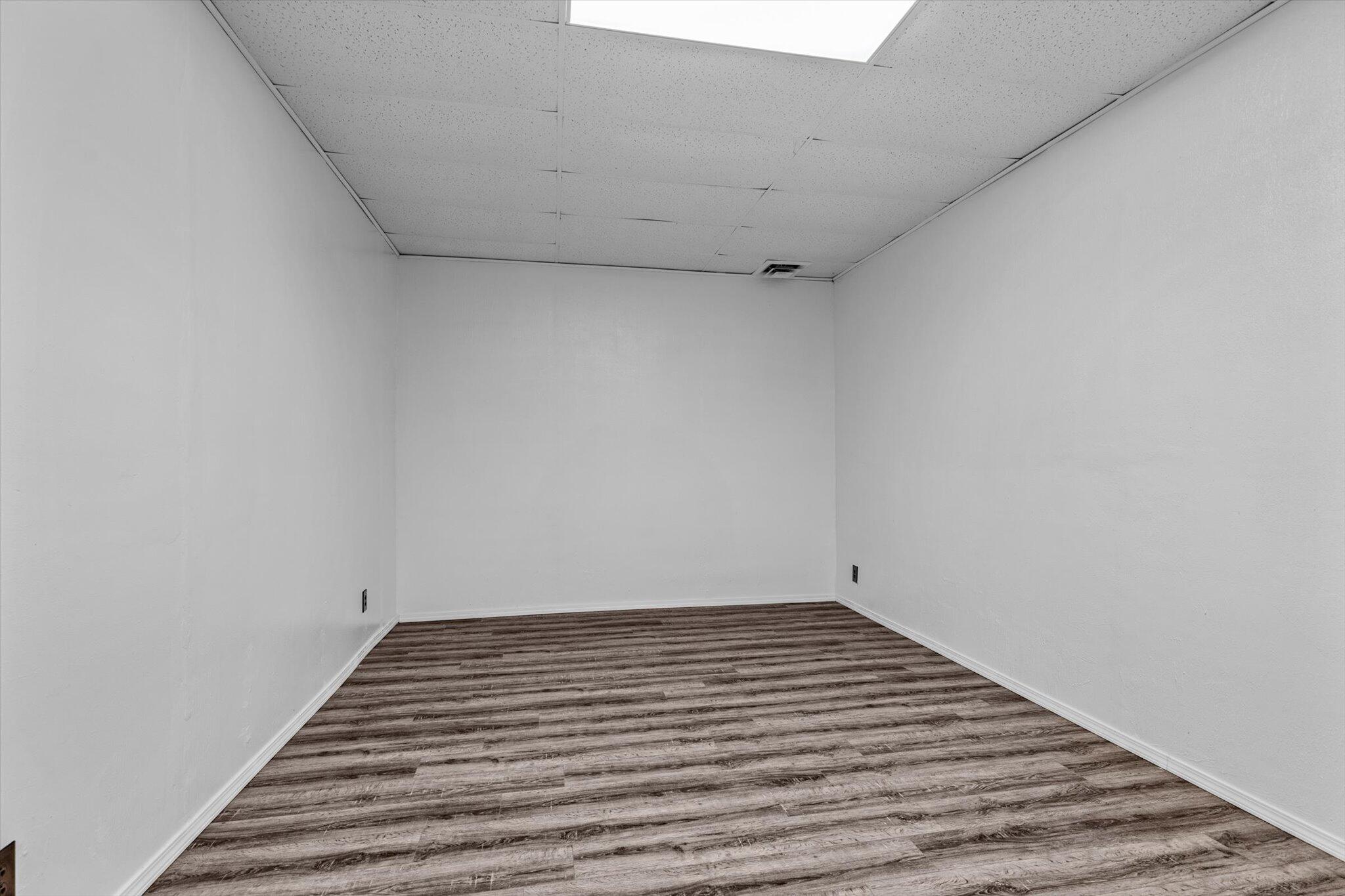 106 East Commercial Street Property Photo 8