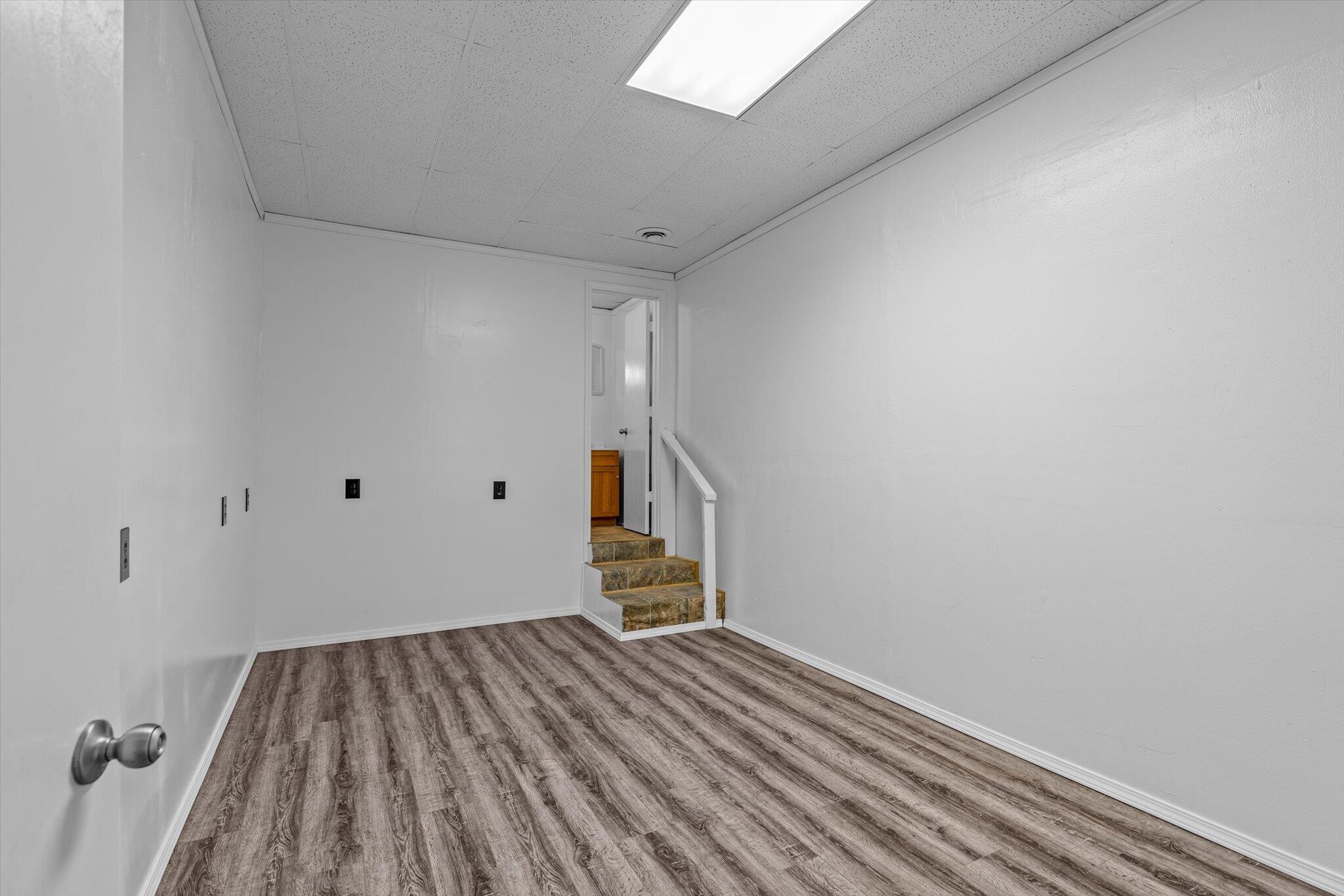 106 East Commercial Street Property Photo 10