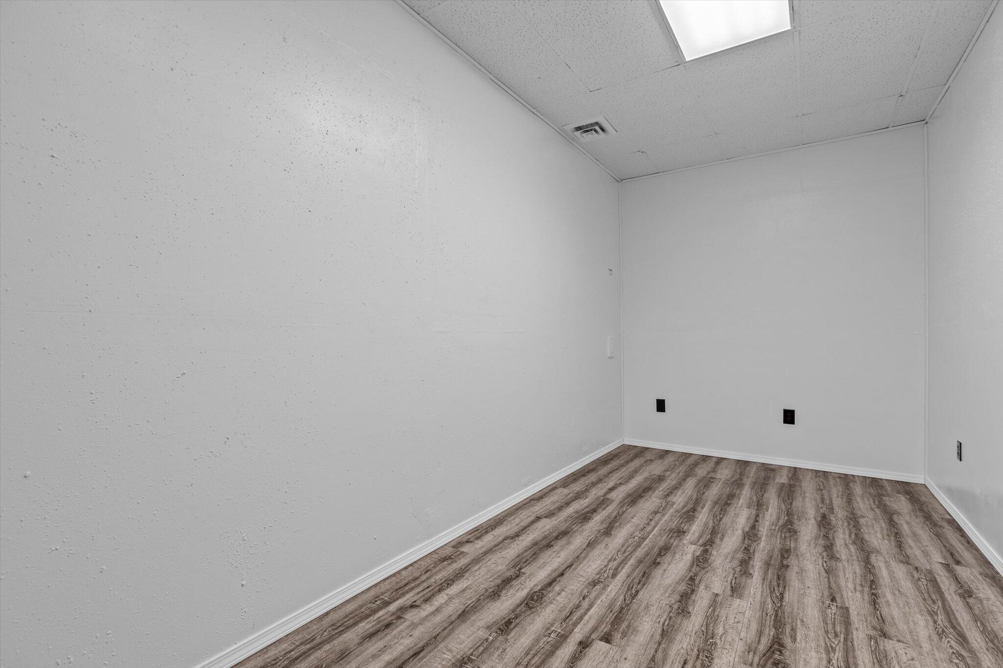 106 East Commercial Street Property Photo 12