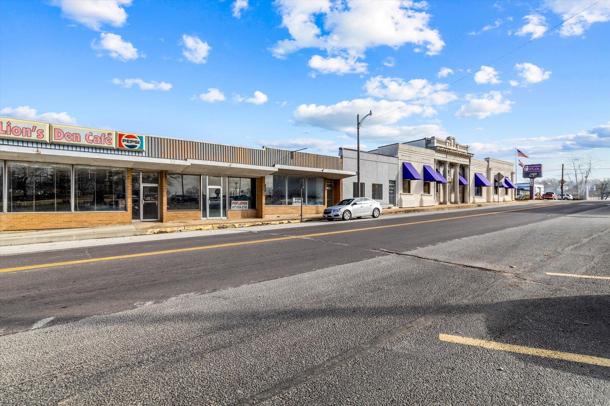106 East Commercial Street Property Photo 15