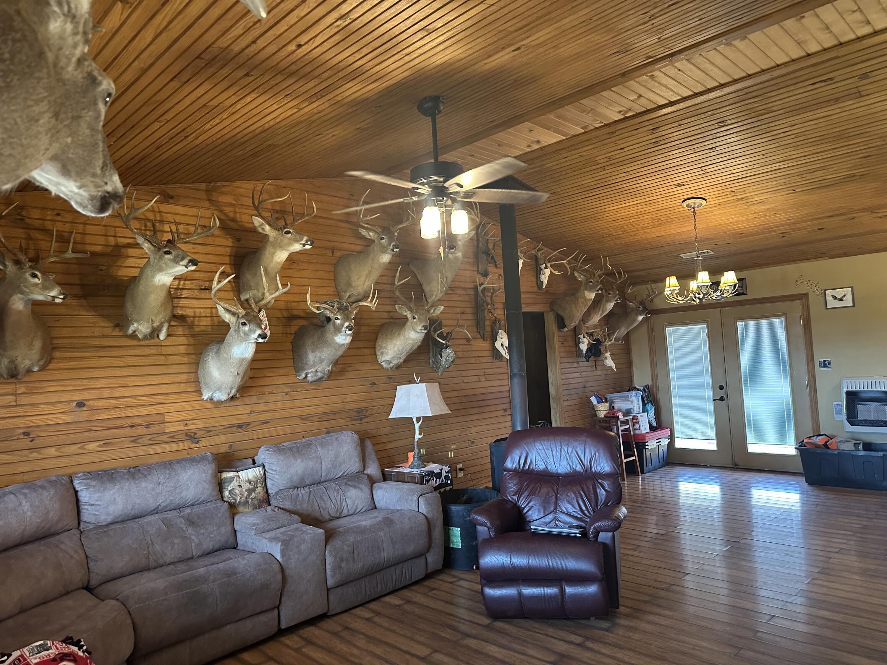 21601 Hershey Lane Property Photo 6