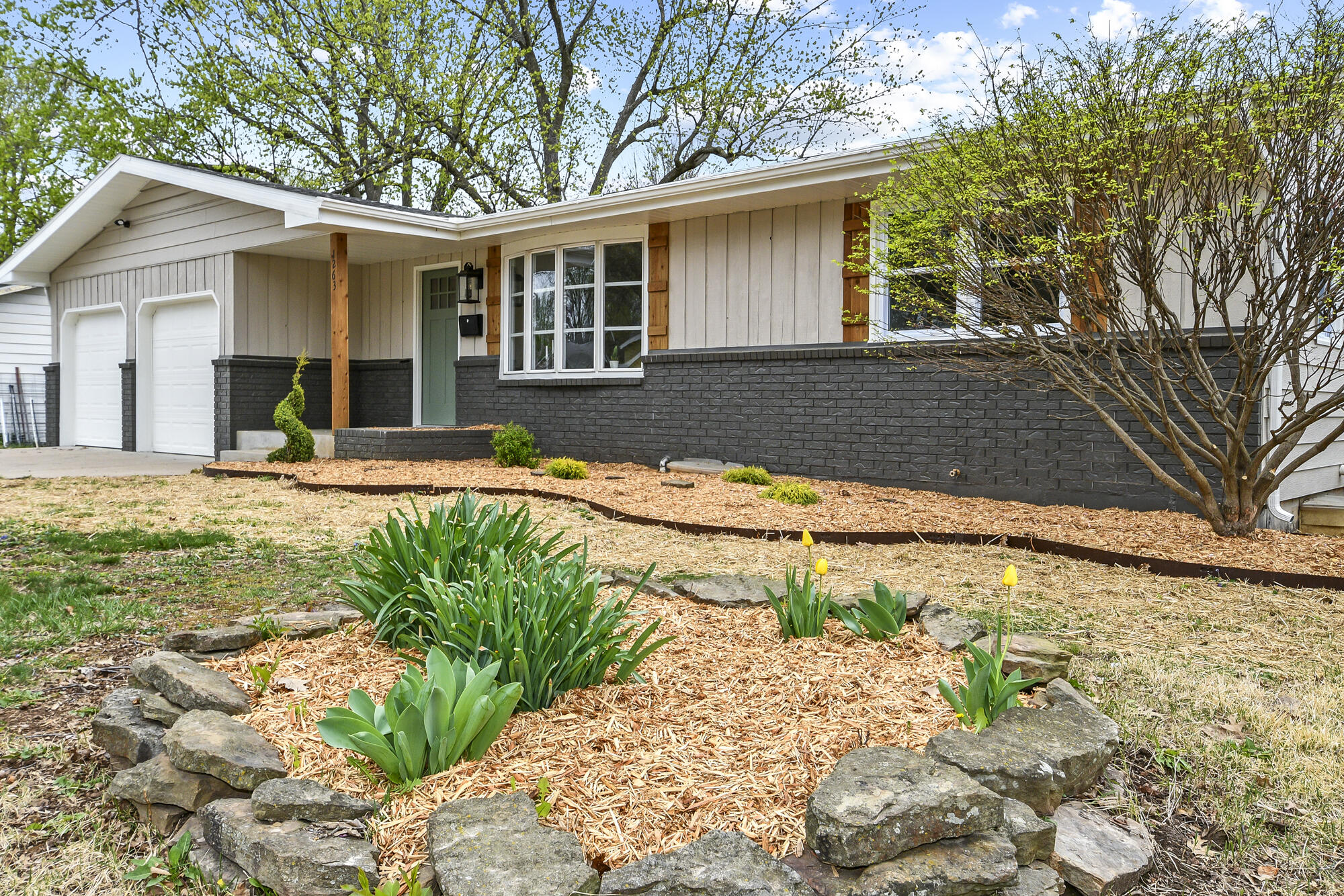 1263 East Woodland Street Property Photo 2