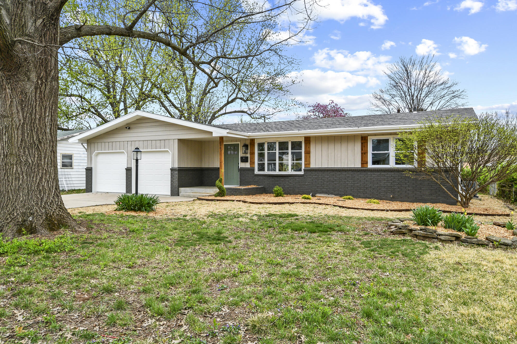1263 East Woodland Street Property Photo 3