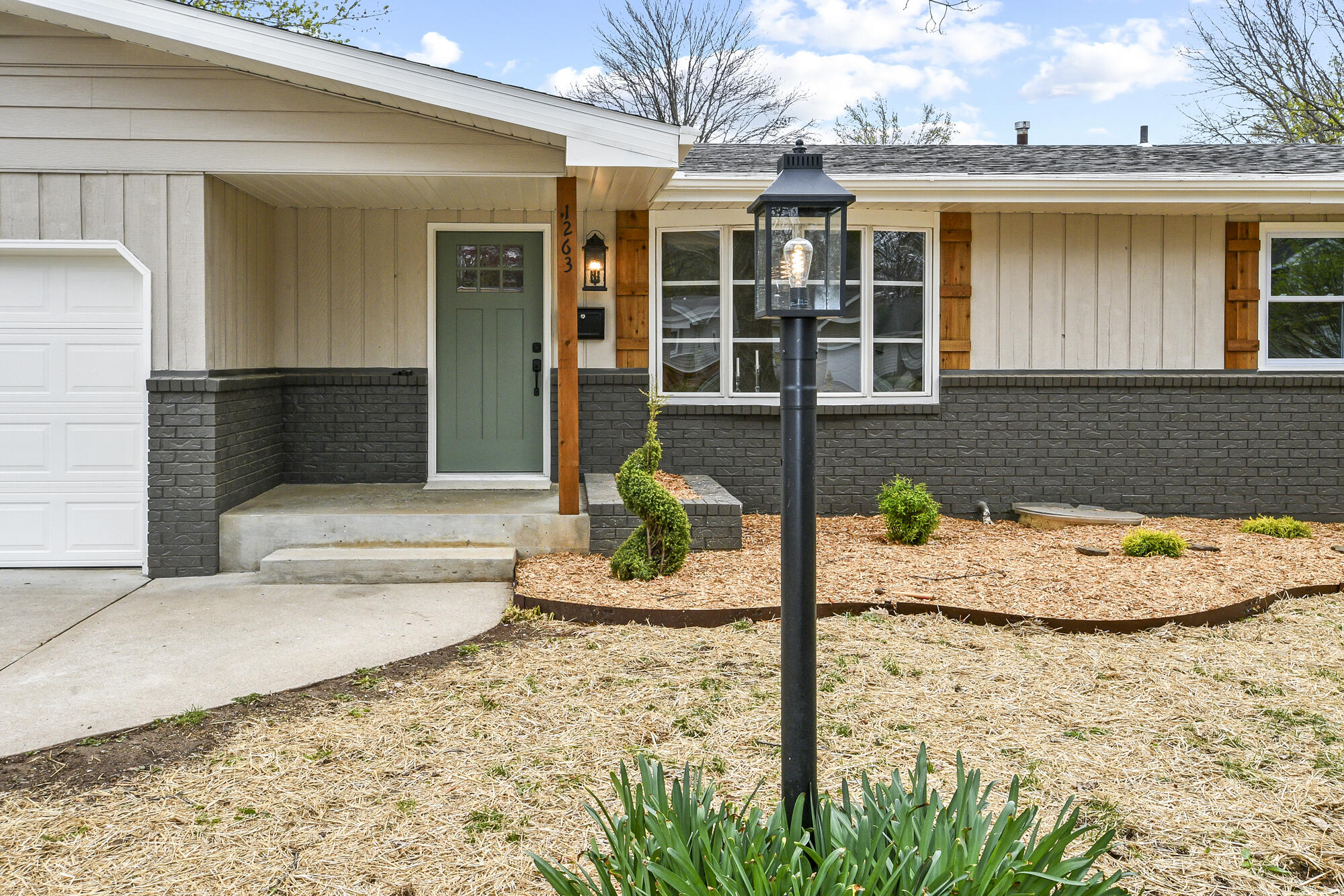 1263 East Woodland Street Property Photo 5