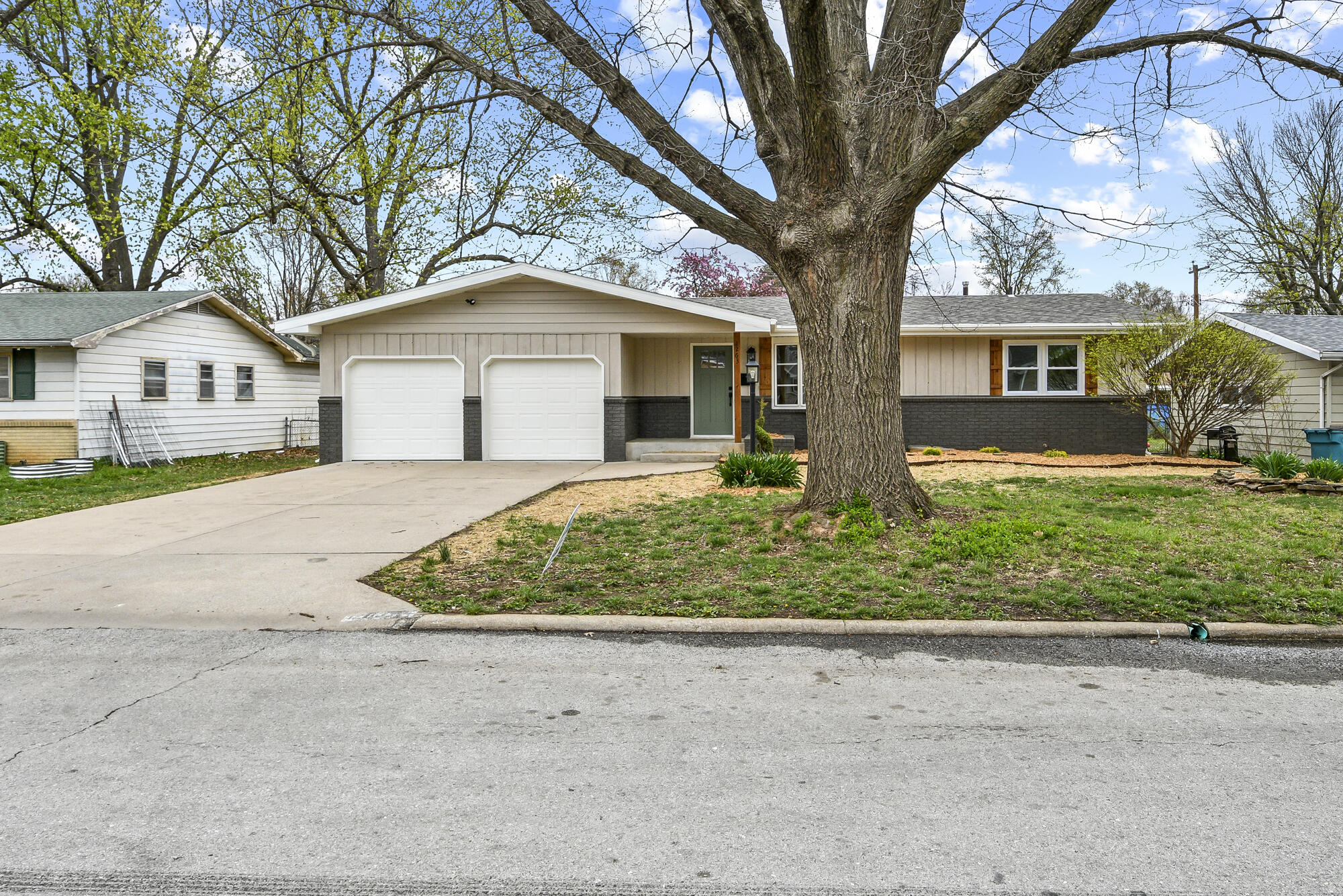 1263 East Woodland Street Property Photo 6
