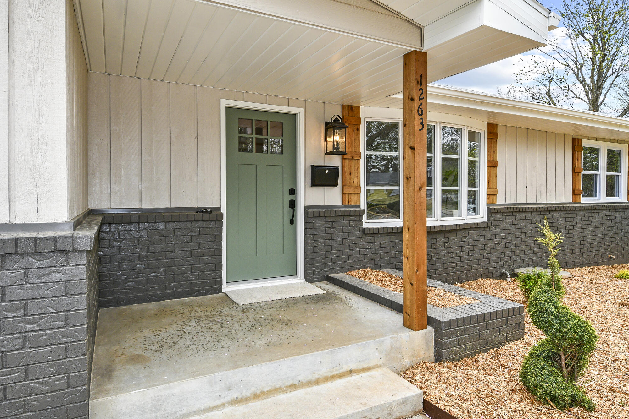 1263 East Woodland Street Property Photo 7