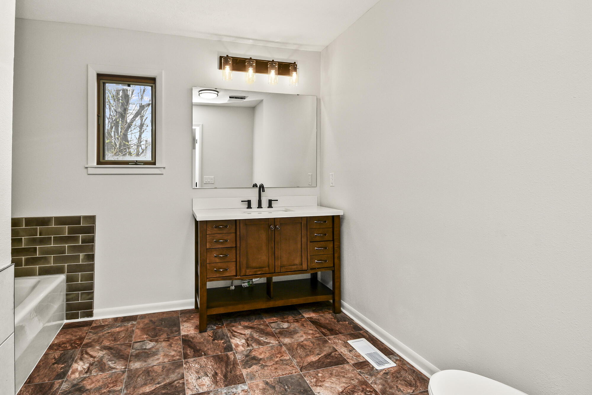 1263 East Woodland Street Property Photo 29