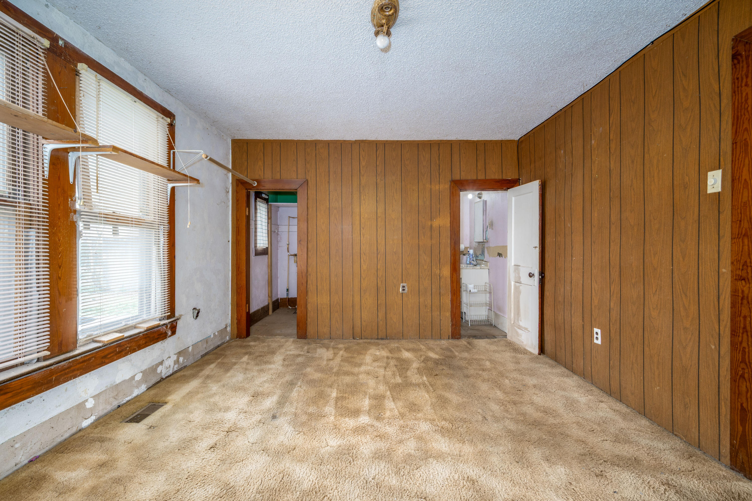 133 South School Street Property Photo 7