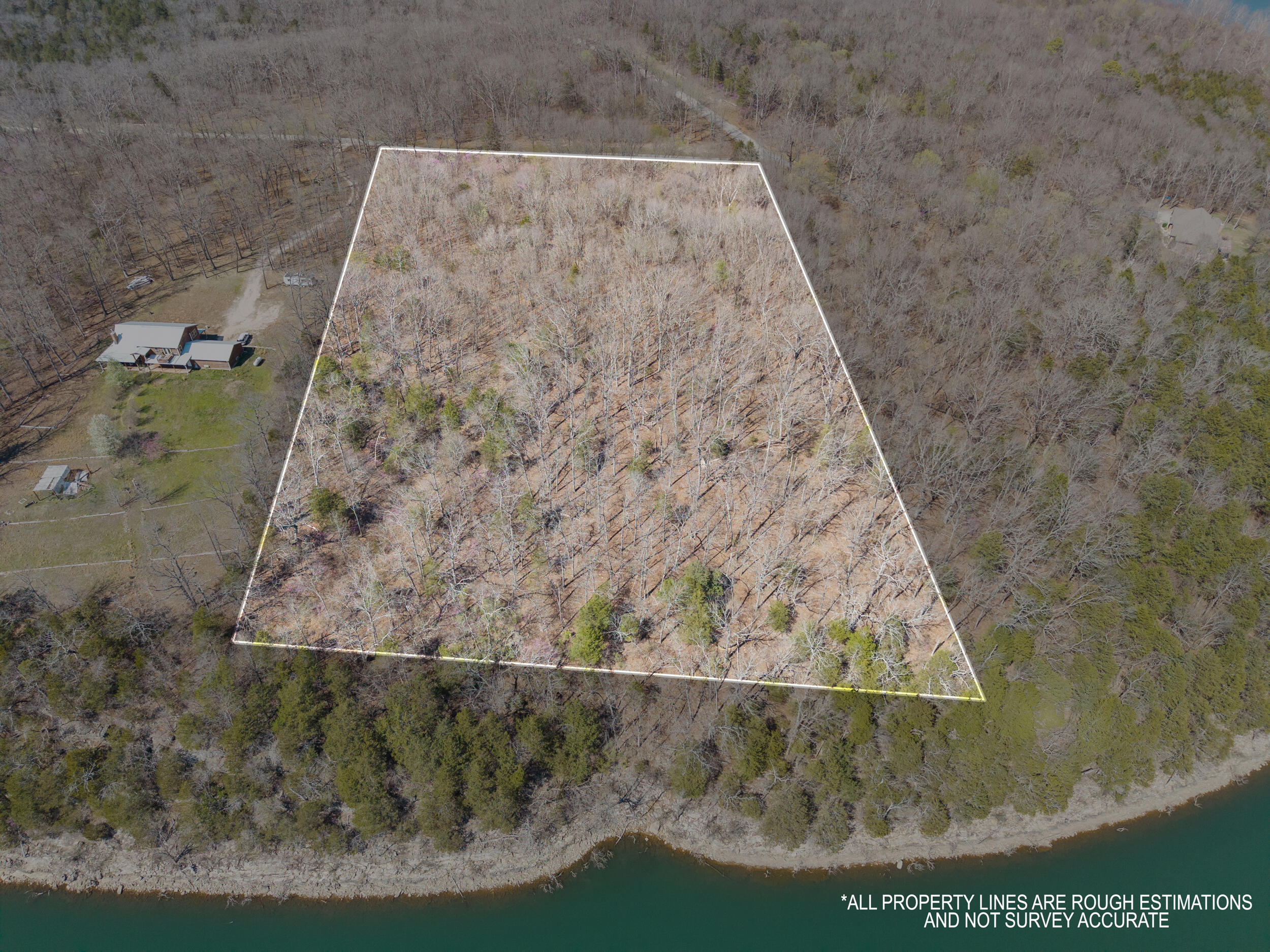 000 Oaks Landing Drive Property Photo 5