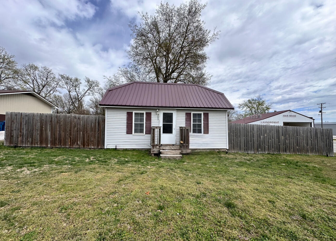 305 South Washington Street Property Photo