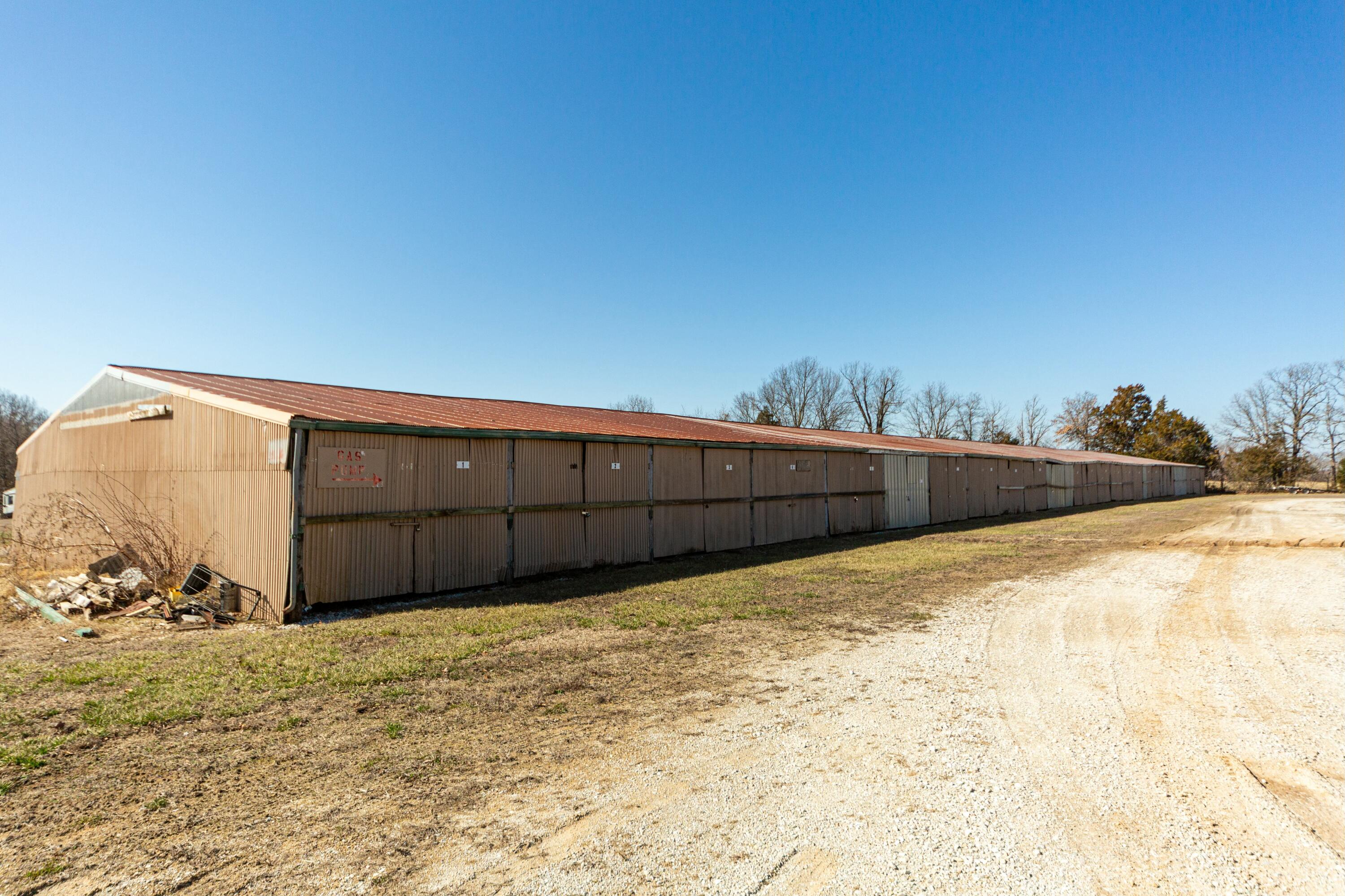 784 East State Highway 215 Property Photo 38
