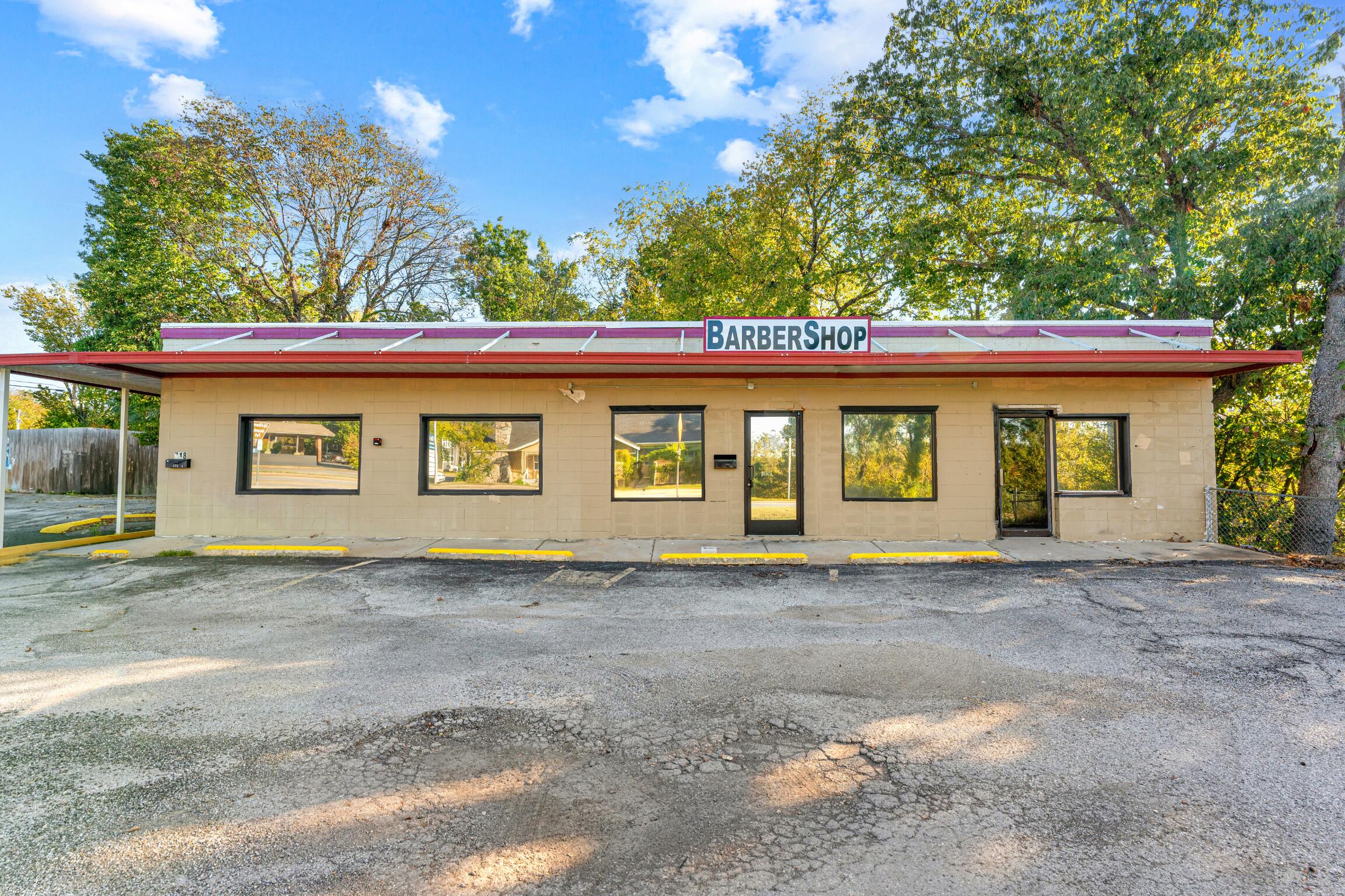 718 South Business 65 Property Photo 4