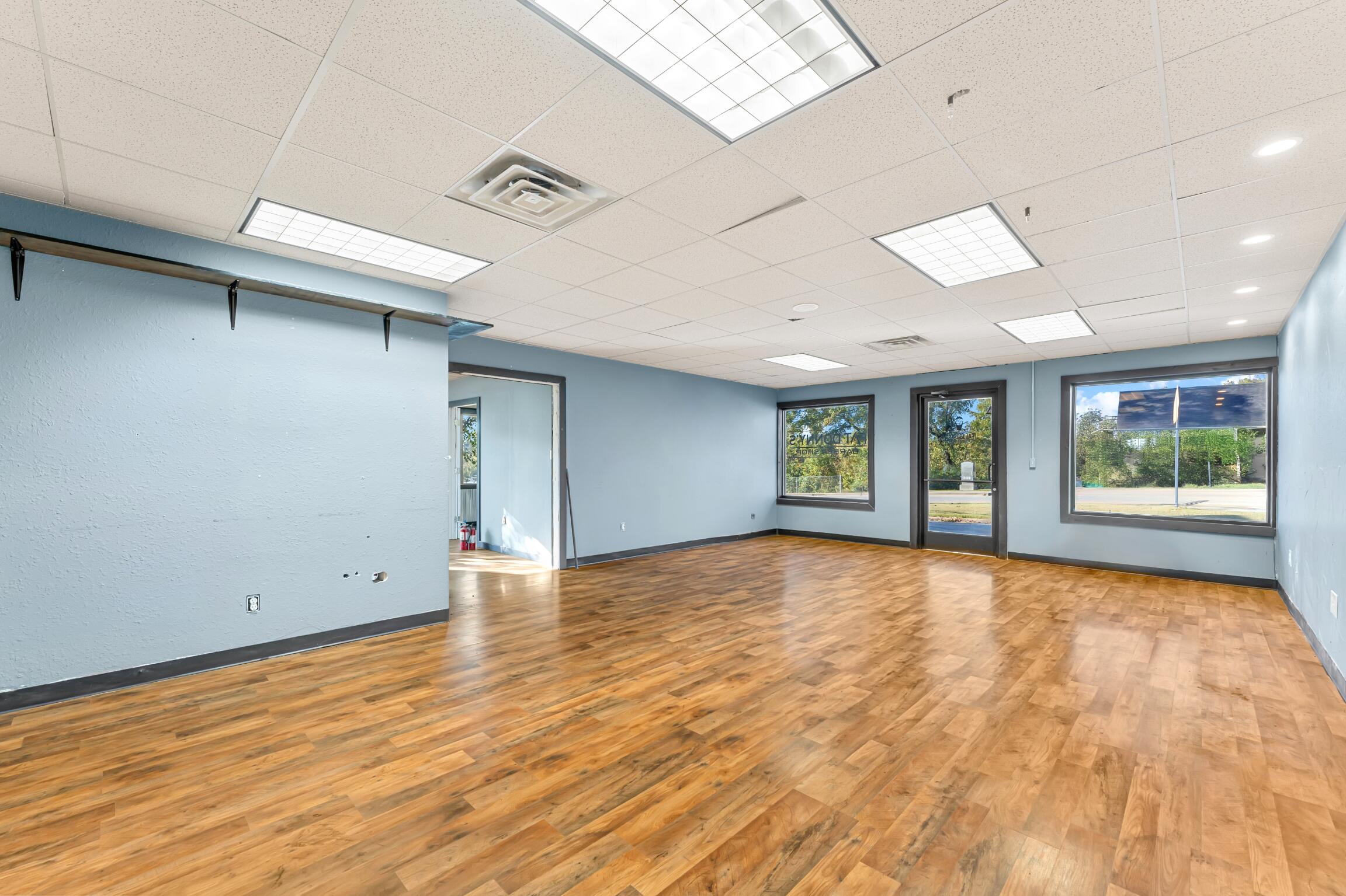 718 South Business 65 Property Photo 5