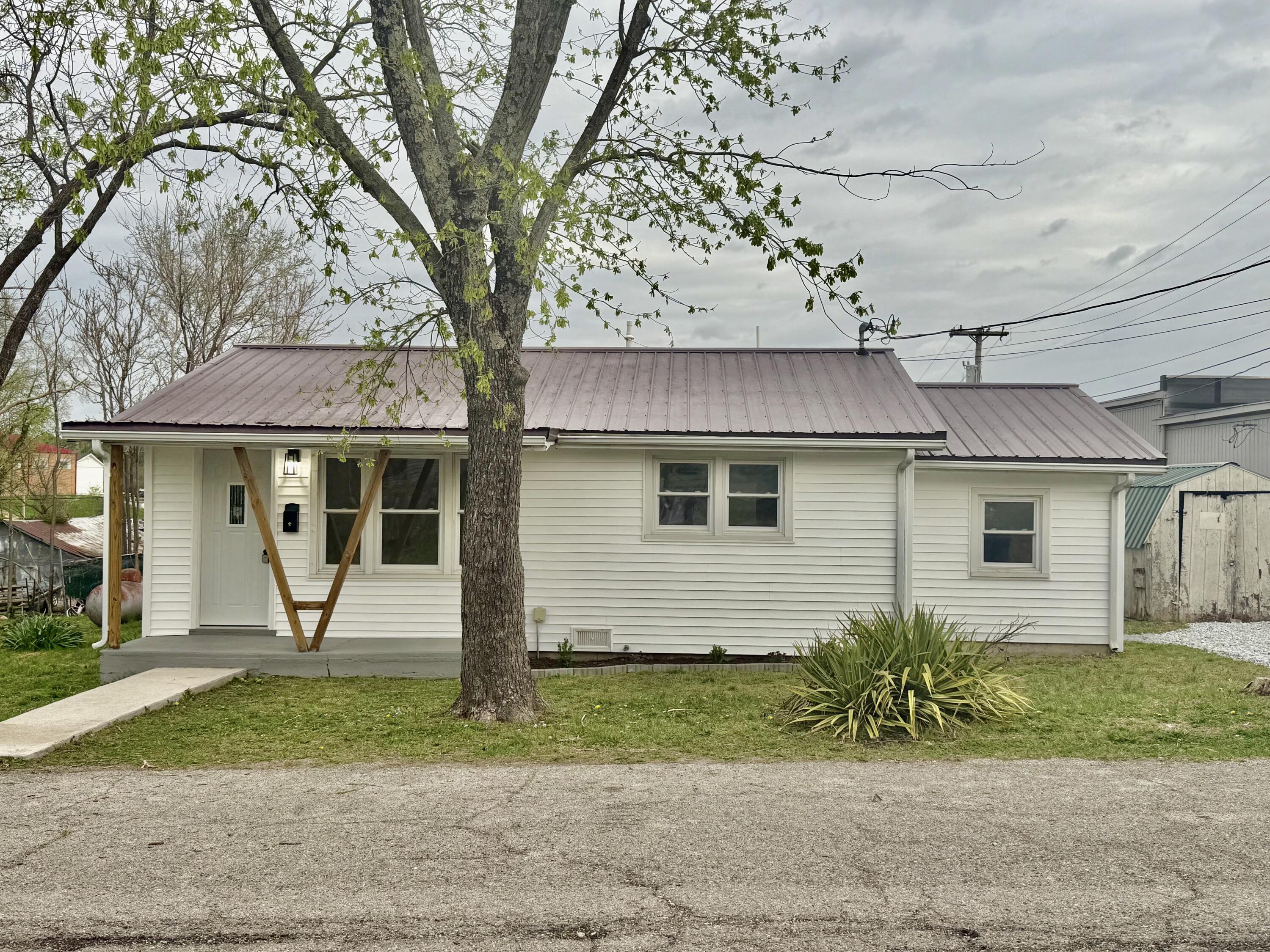 205 West Steffens Street Property Photo 1