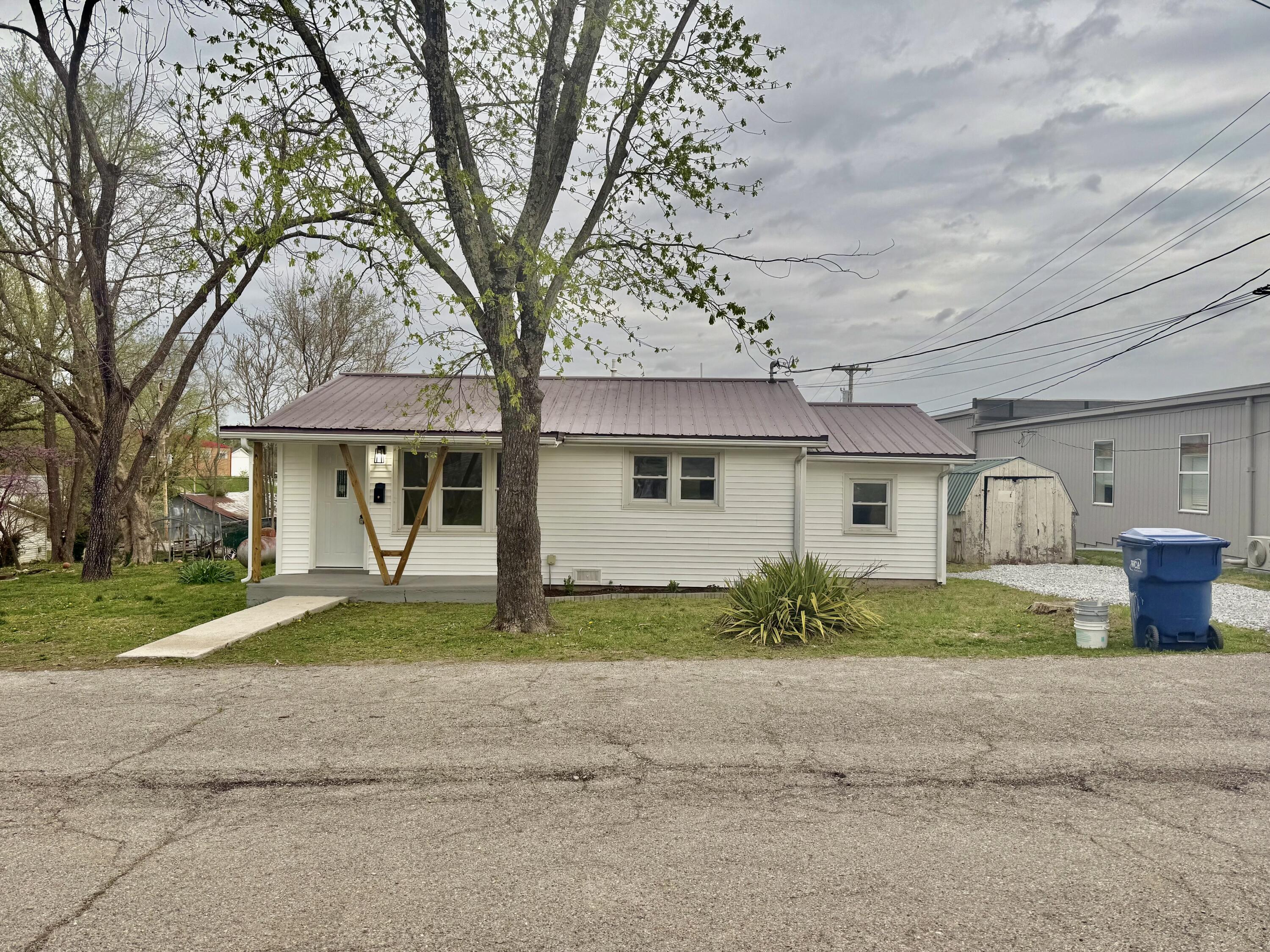 205 West Steffens Street Property Photo 2