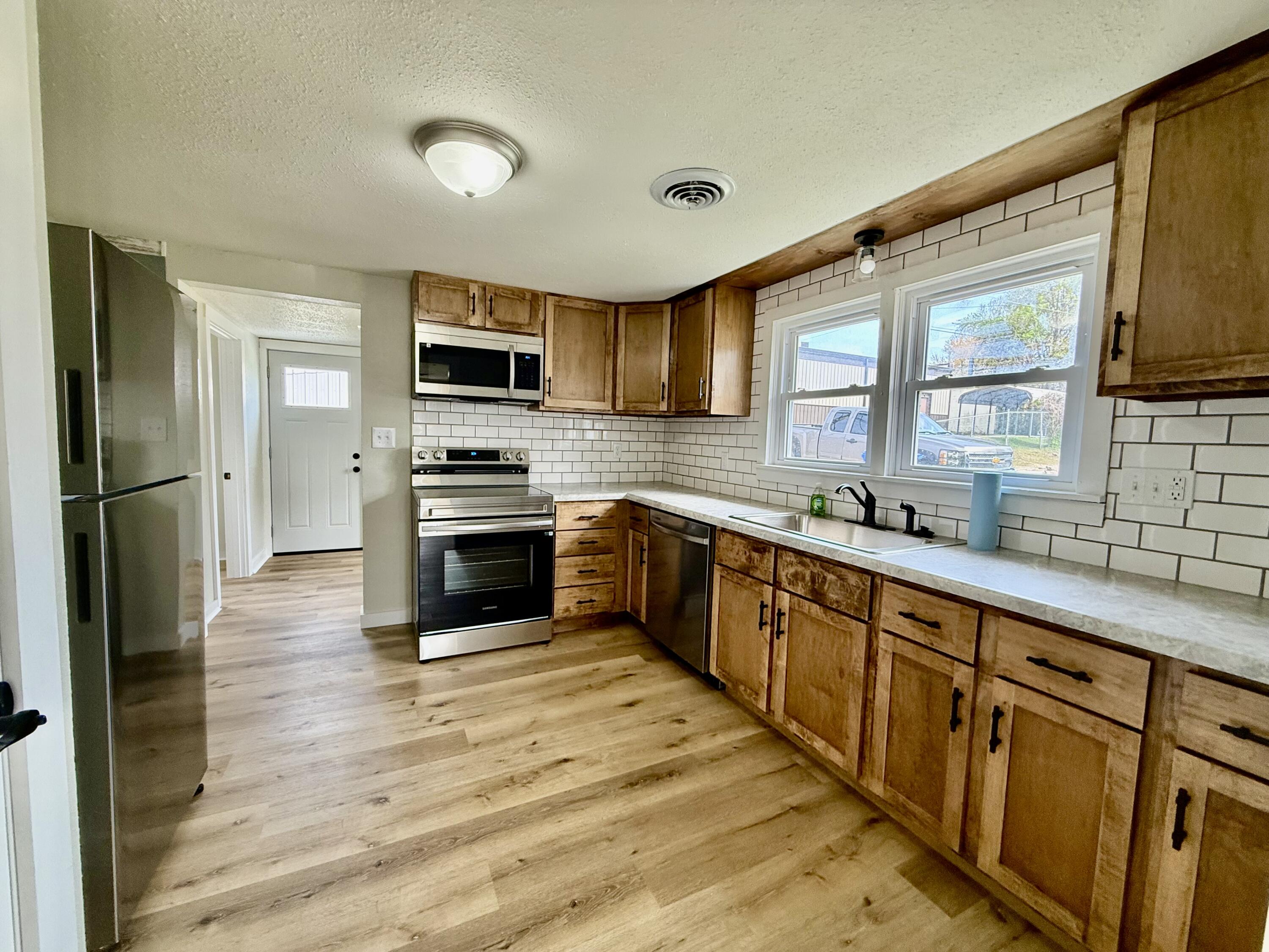 205 West Steffens Street Property Photo 8