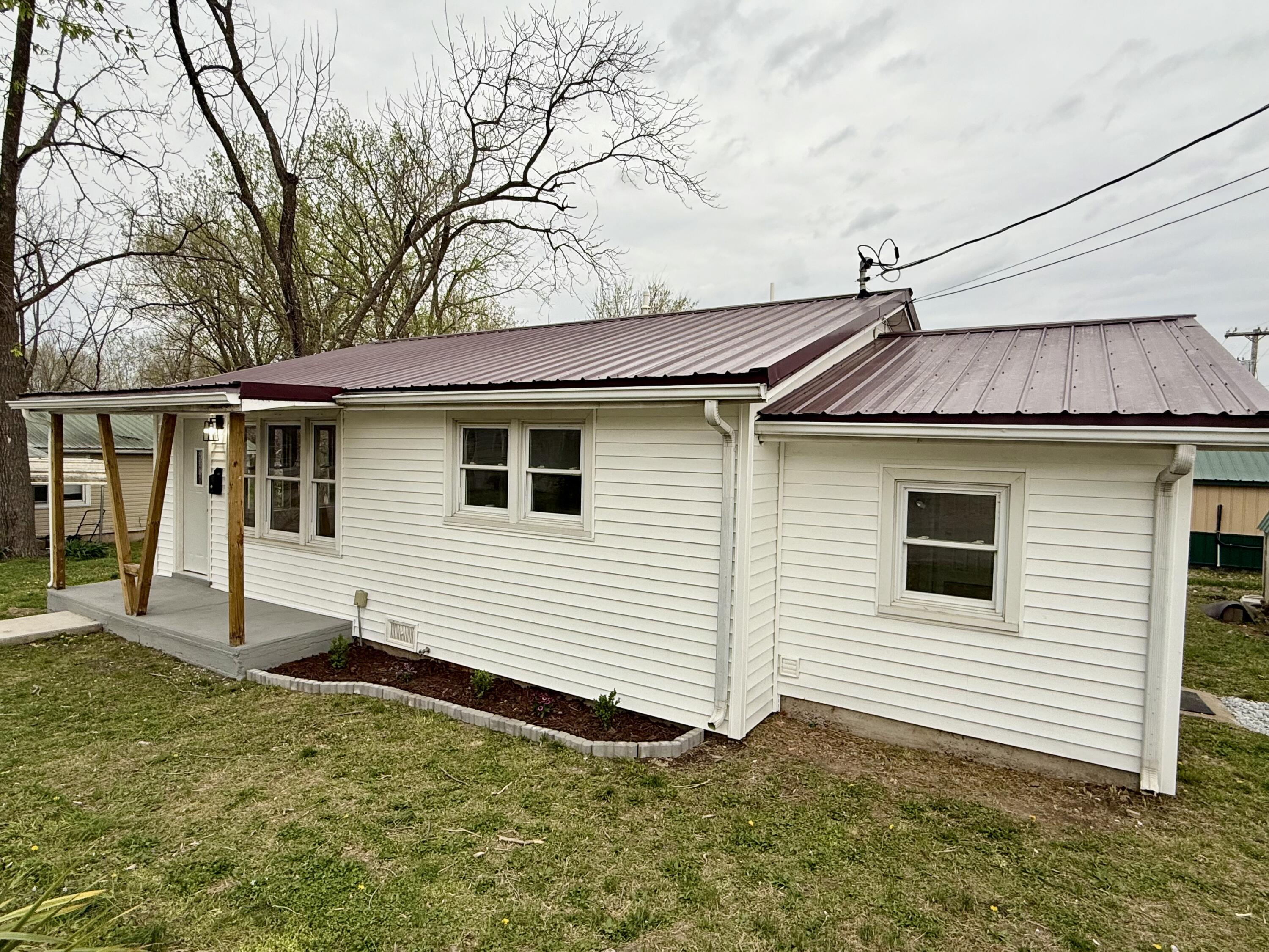 205 West Steffens Street Property Photo 19